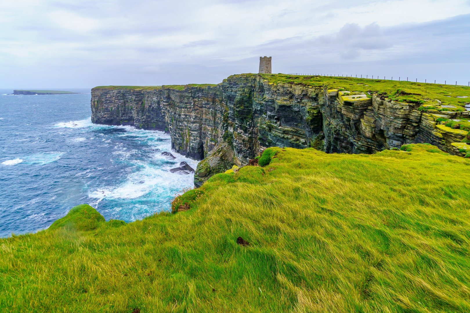 An image depicting the trail Kitchener Memorial, Marwick Head and Latha Skerry Loop and its surrounding area.