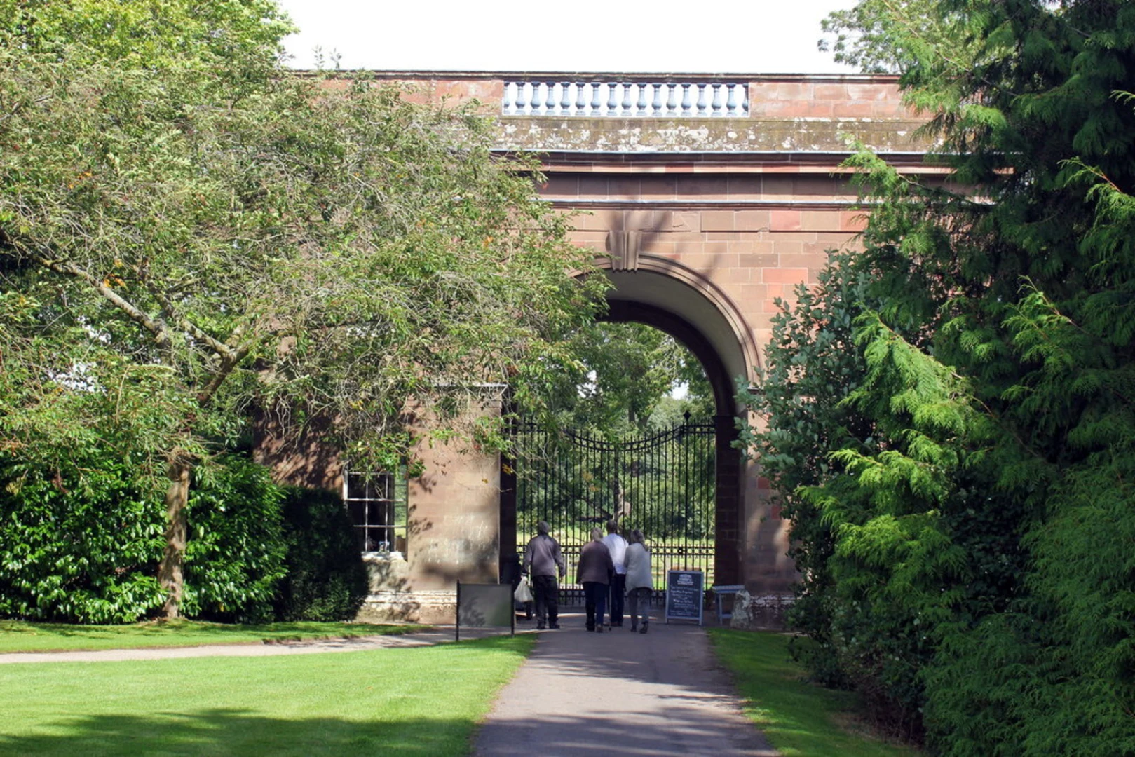 An image depicting the trail Berrington Hall Loop and its surrounding area.