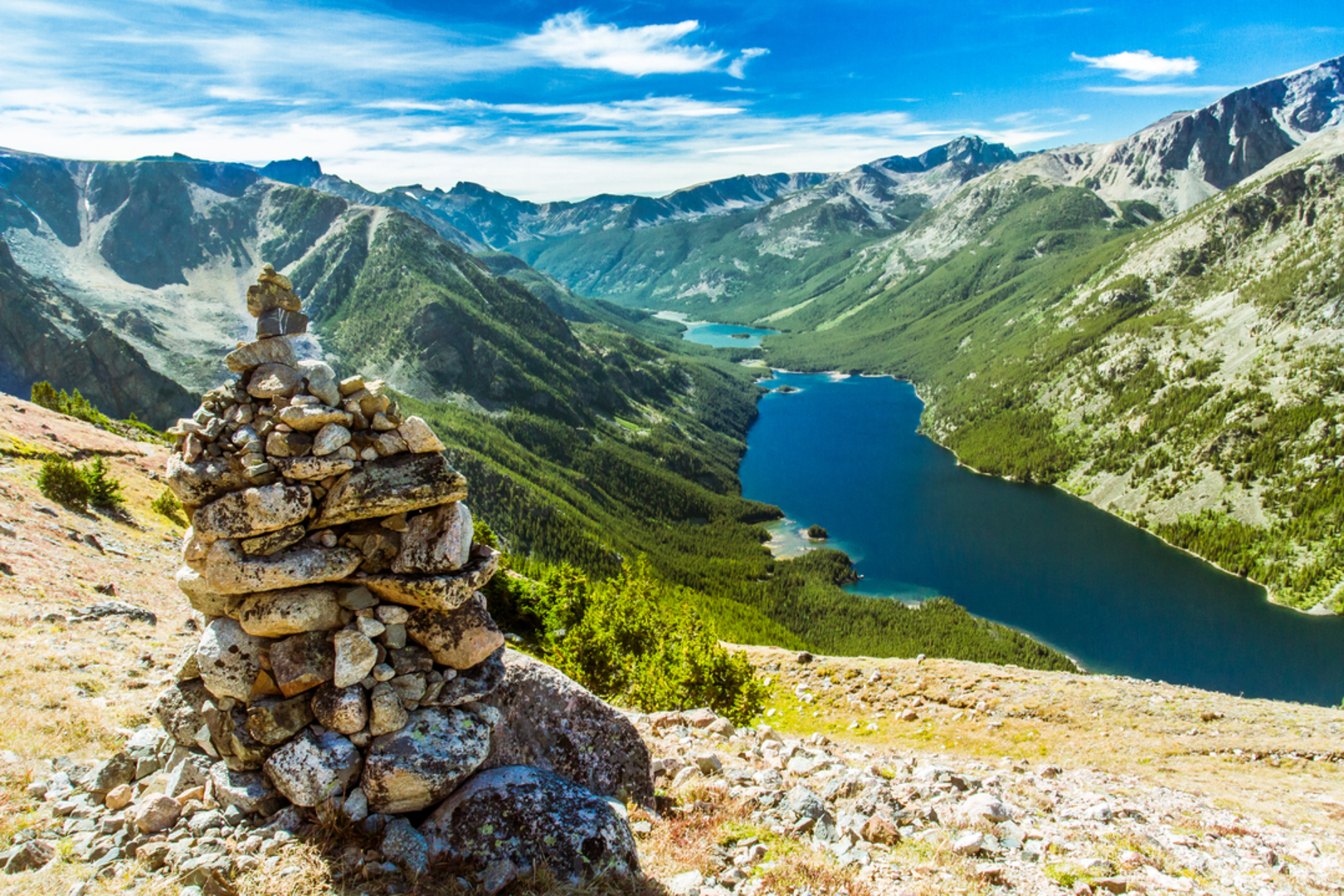 An image depicting the trail Mystical Bear Trail and Mystic Lake via New World Gulch Loop Trail and its surrounding area.
