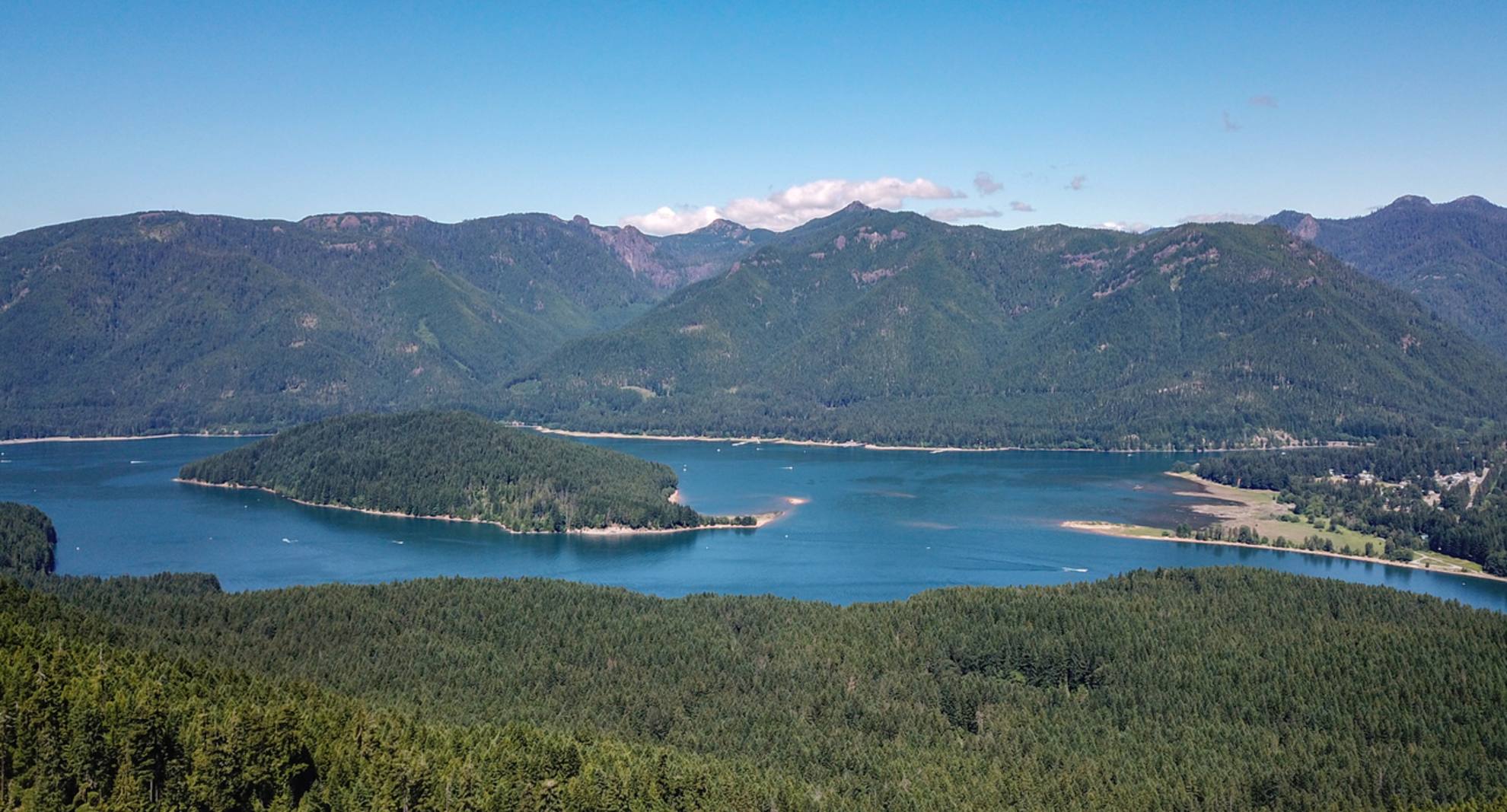 An image depicting the trail Tumble Lake Trail and its surrounding area.