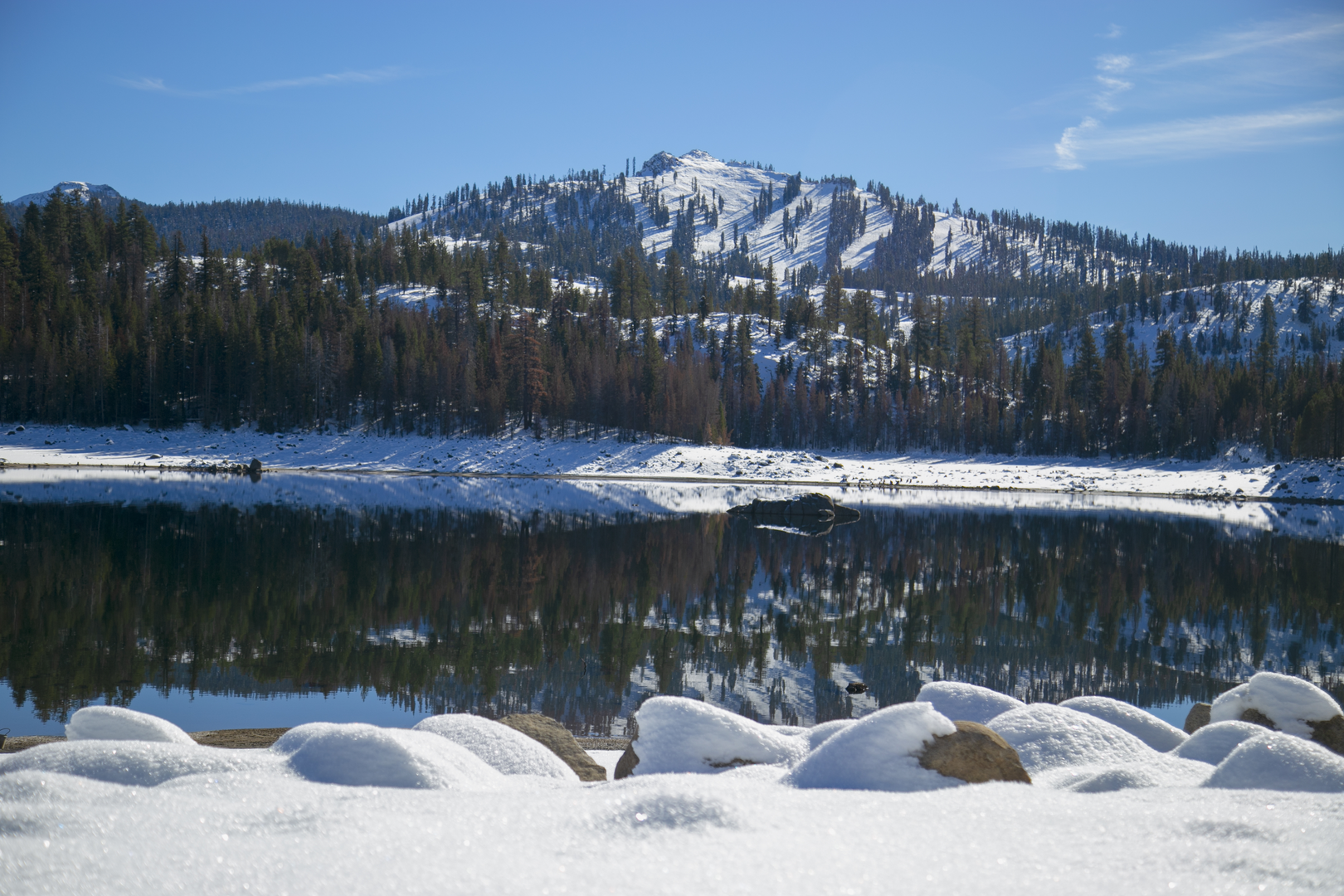 An image depicting the trail Kaiser Loop Trail from Huntington Lake and its surrounding area.