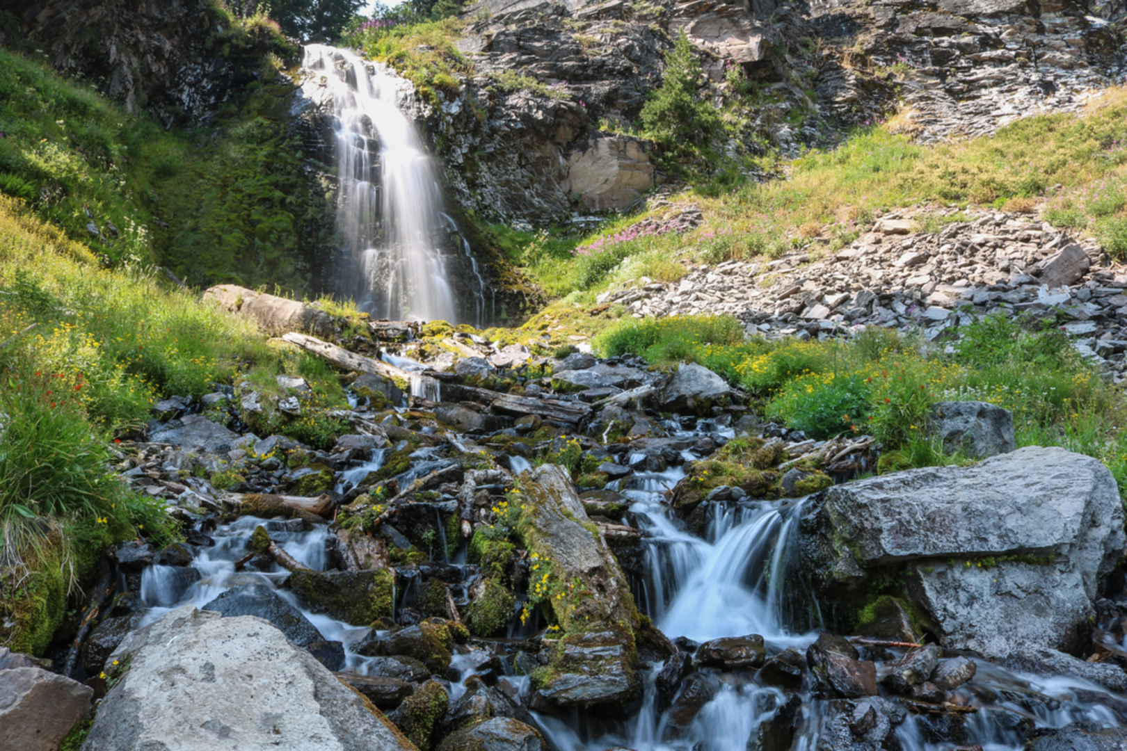 An image depicting the trail Plaikni Falls Trail and its surrounding area.