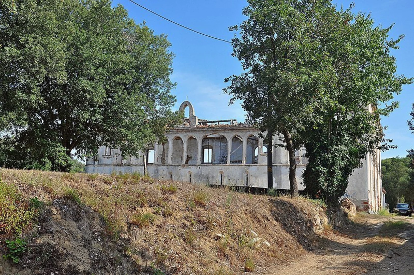 An image depicting the trail From Vallgorguina to OLzinelles SL C 110 and its surrounding area.