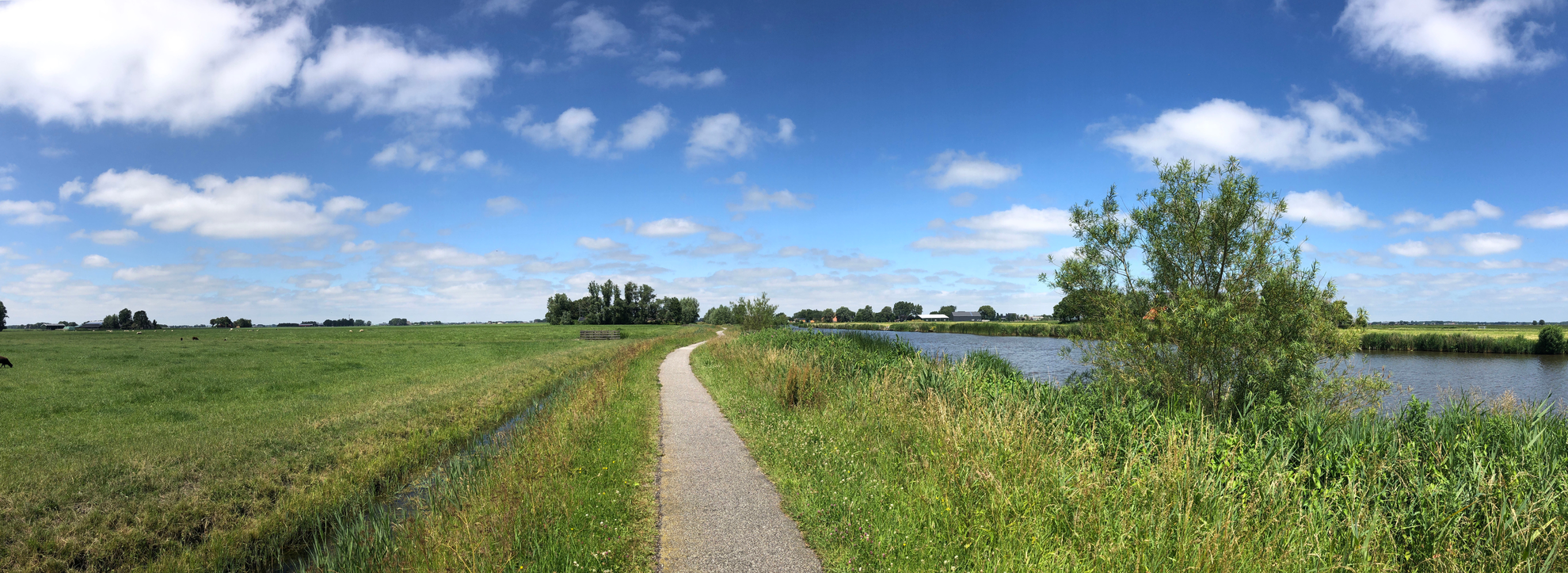 An image depicting the trail Elfstedenpad and its surrounding area.