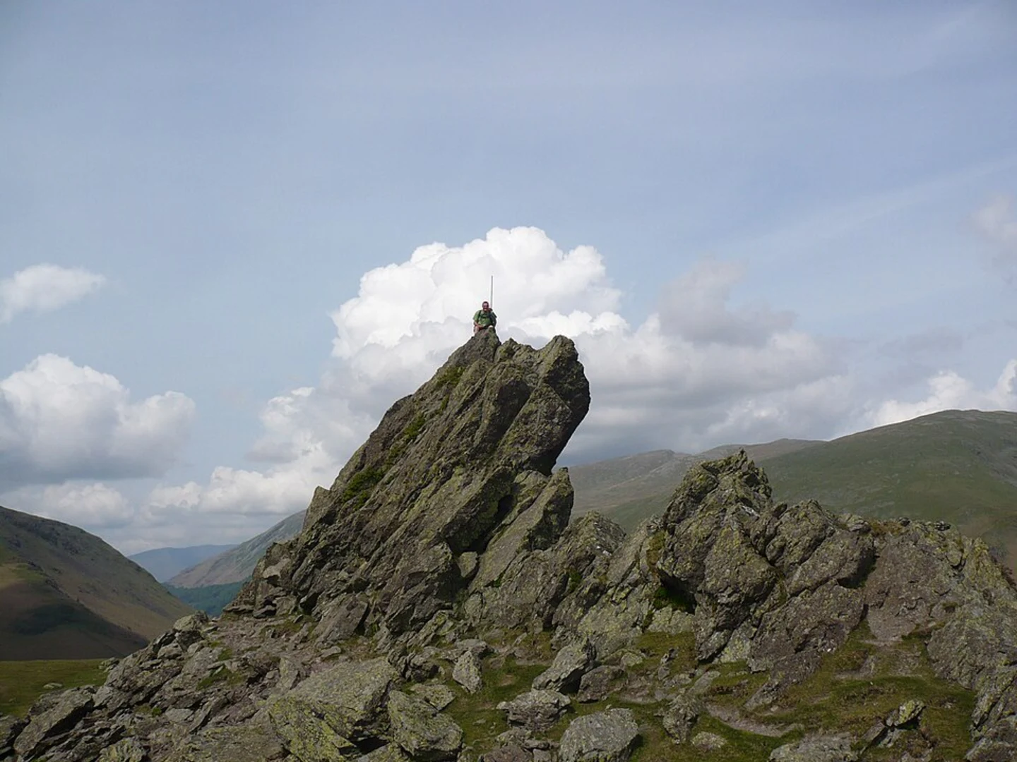 An image depicting the trail Helm Crag, Gibson Knott, Calf Crag and Easedale Tarn Loop and its surrounding area.
