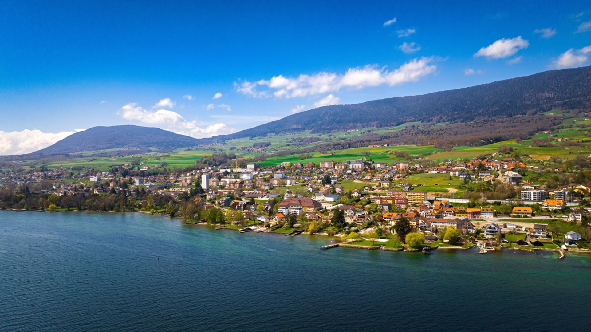 An image depicting the trail Boudry to St-Aubin and its surrounding area.