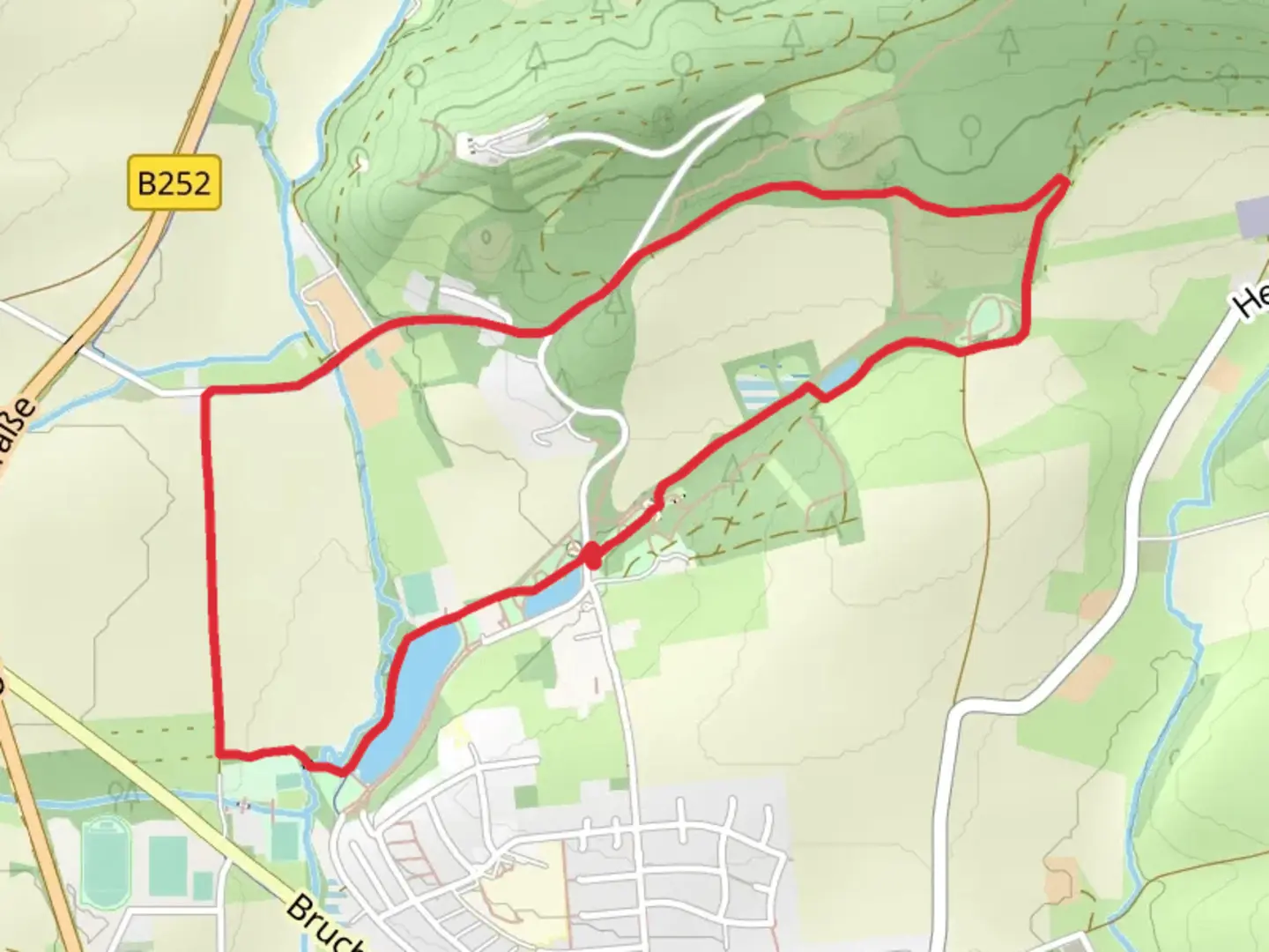 An image depicting the trail Hermann-Josef-Weg and Pahenwinkel Loop and its surrounding area.