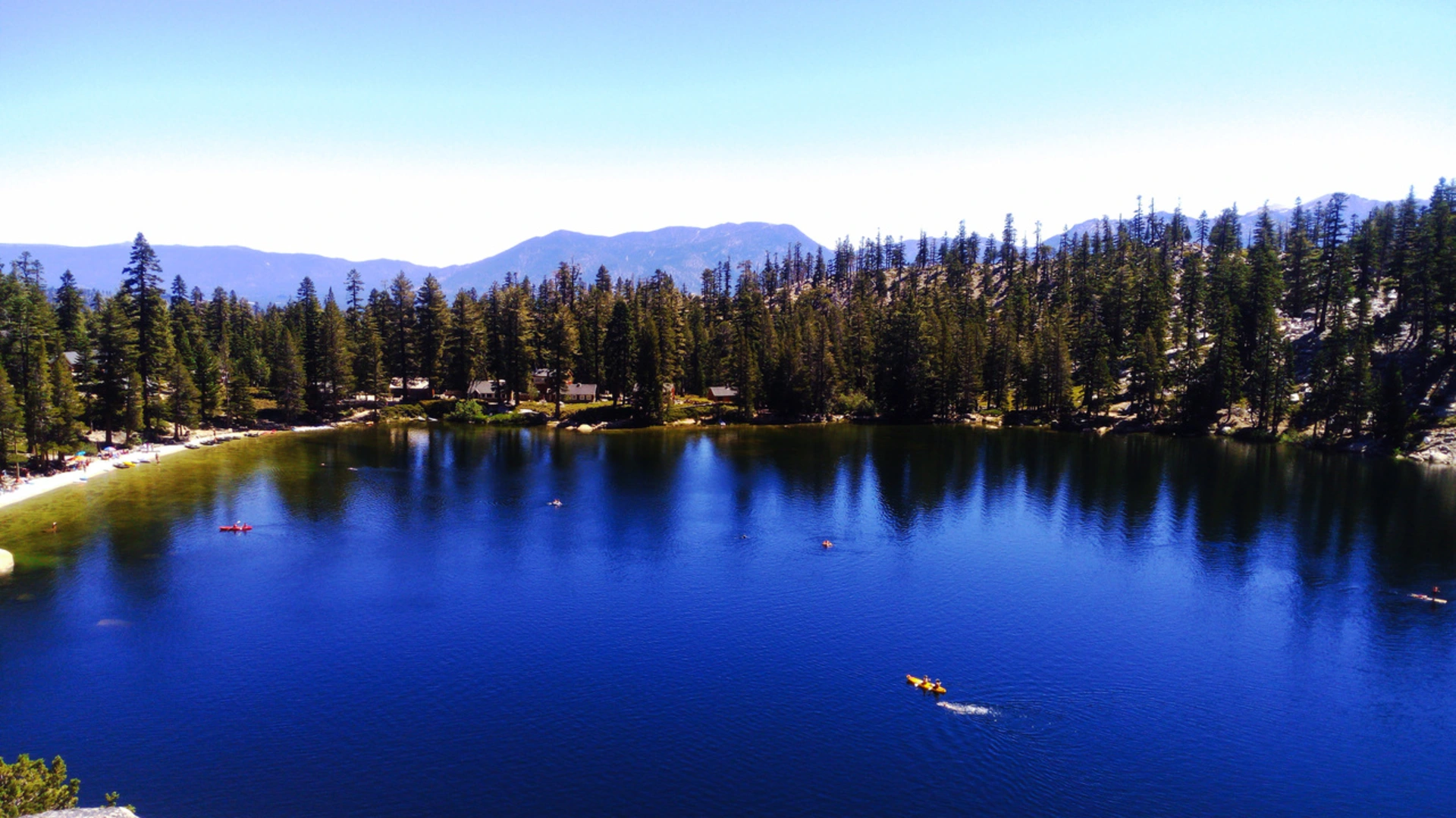 An image depicting the trail Angora Lakes Trail and its surrounding area.