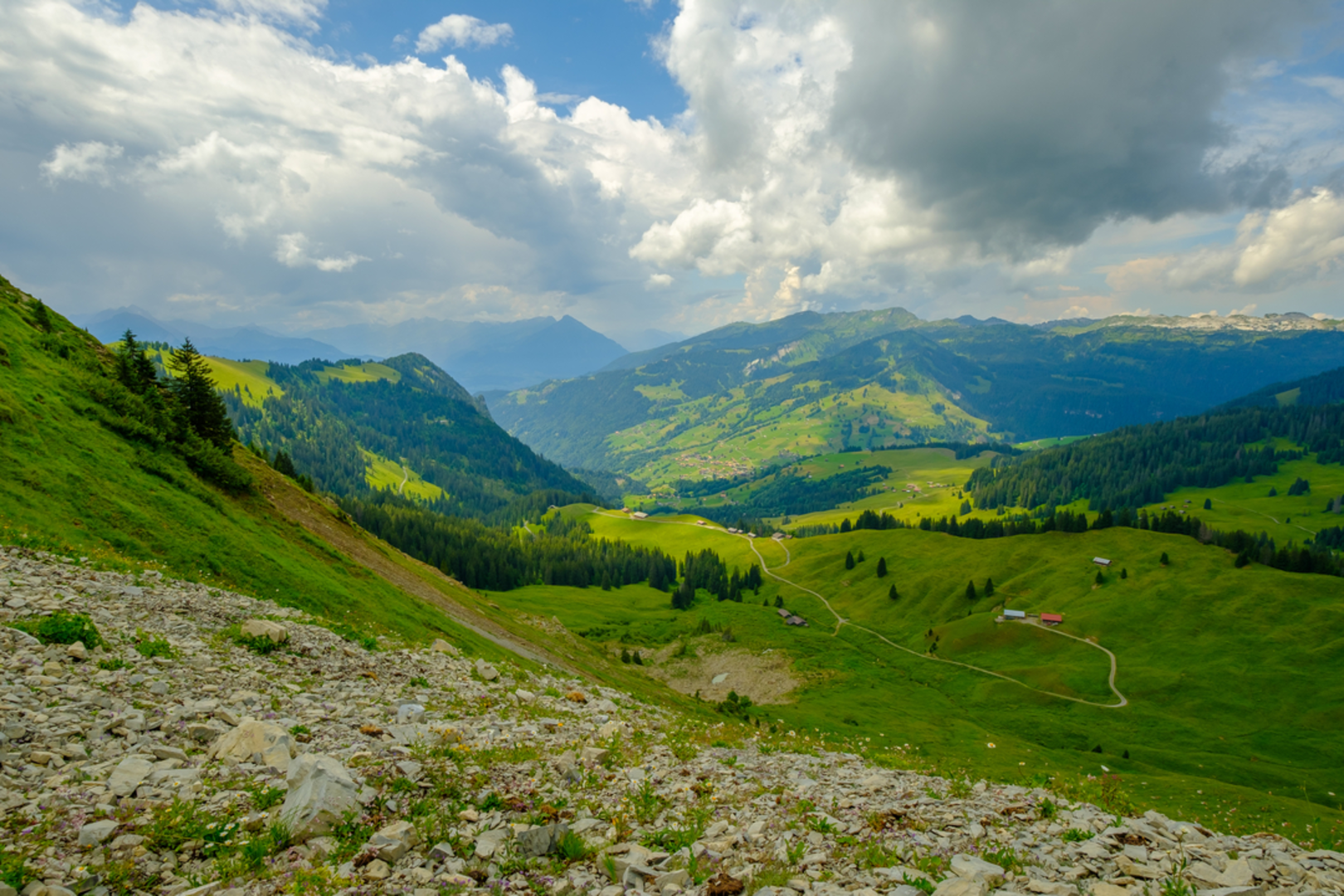 An image depicting the trail Lombachalp Winter Trail and its surrounding area.