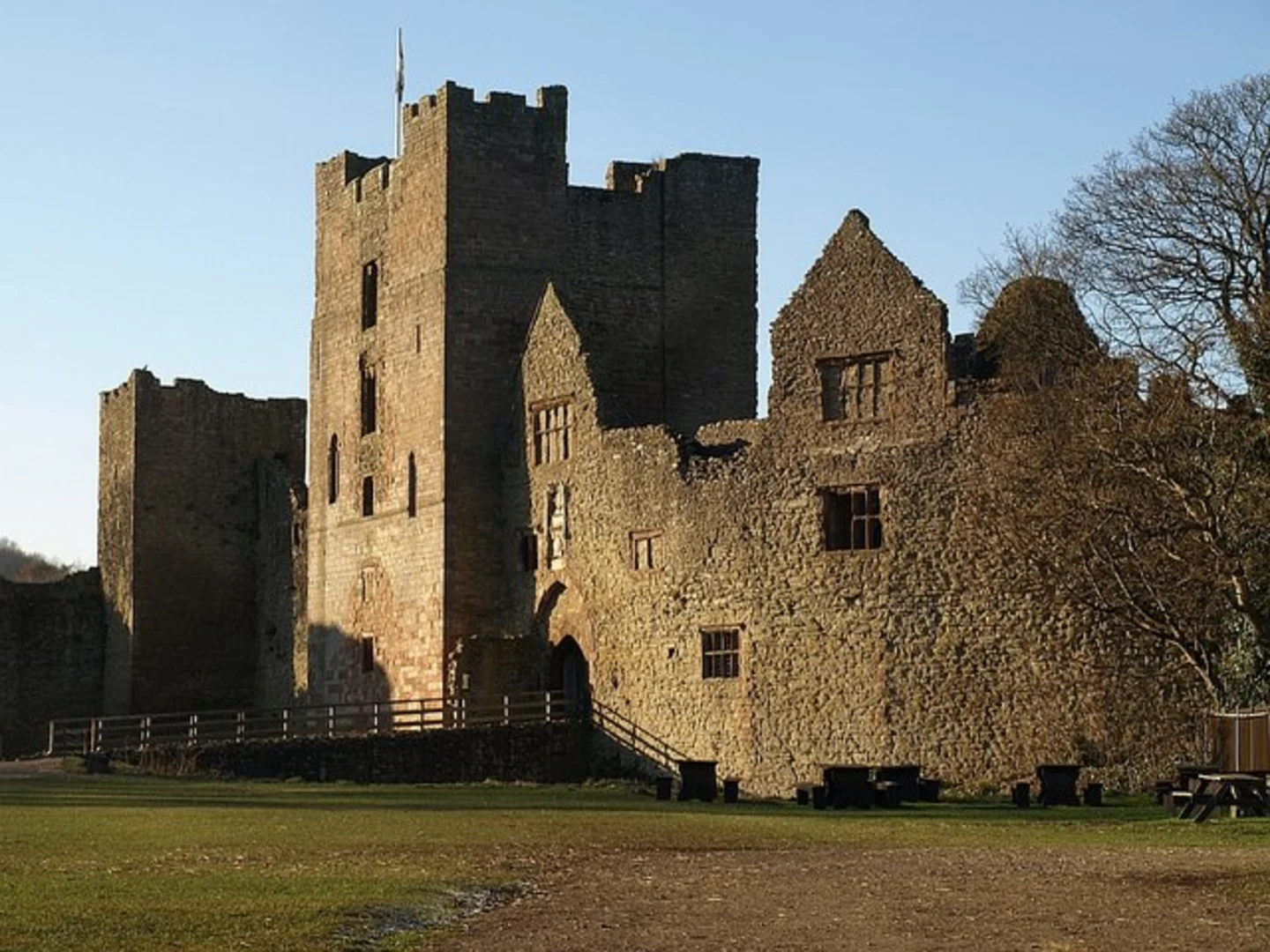 An image depicting the trail Upper Evens and Castle Walk and its surrounding area.