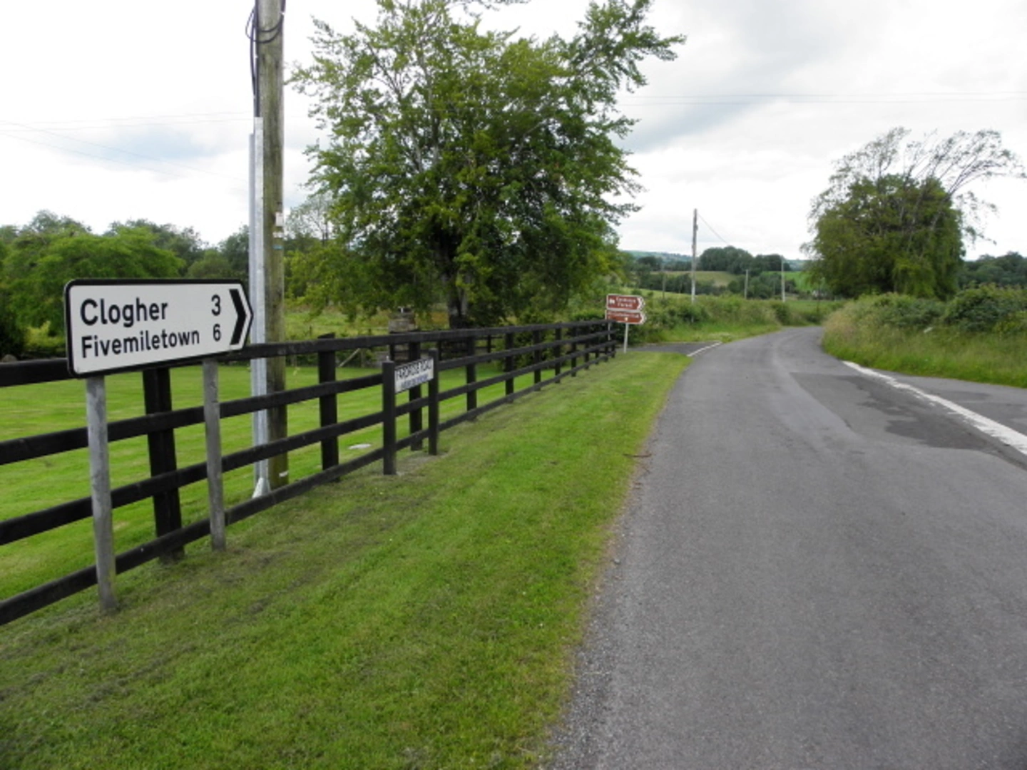An image depicting the trail Fardross Forest River Trail and its surrounding area.