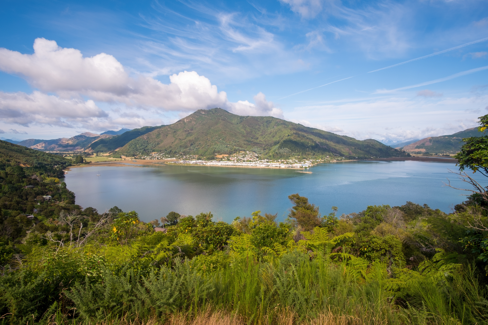 An image depicting the trail Governors Bay Heritage Trail and its surrounding area.
