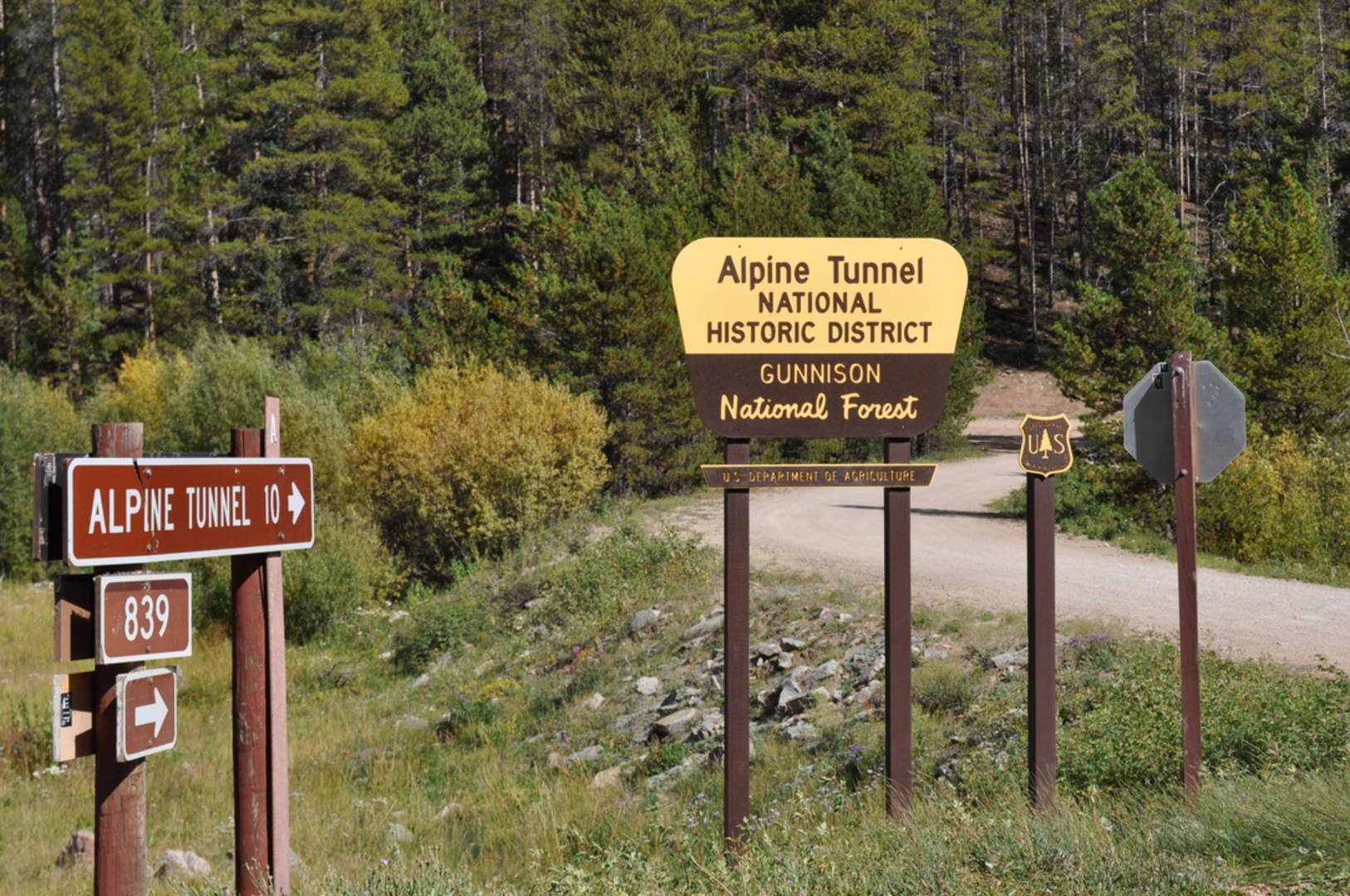 An image depicting the trail Alpine Tunnel Trail and its surrounding area.