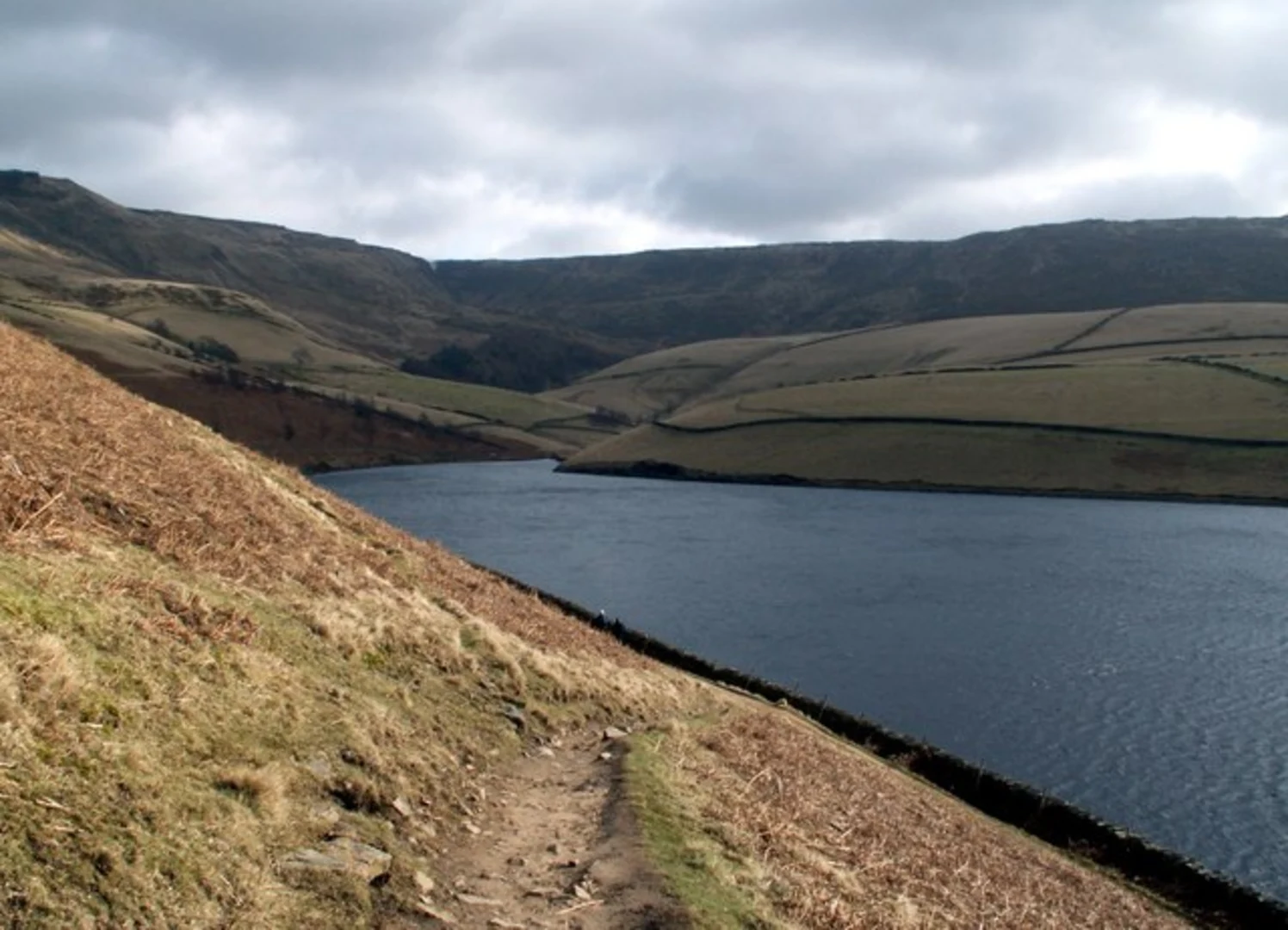 An image depicting the trail Kinder Reservoir and Hayfield Country Park Loop and its surrounding area.