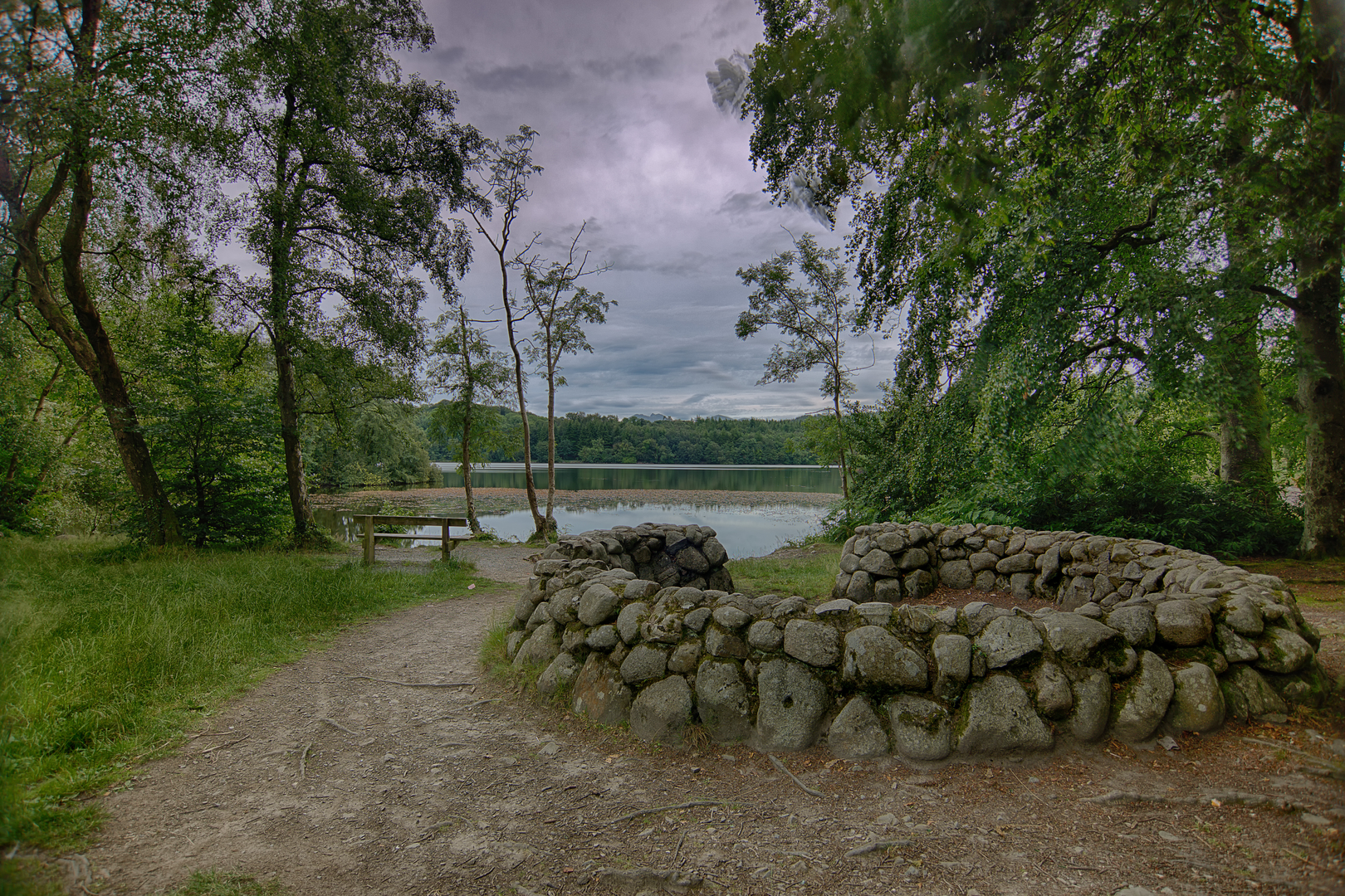 An image depicting the trail Annesley Garden Walk and its surrounding area.