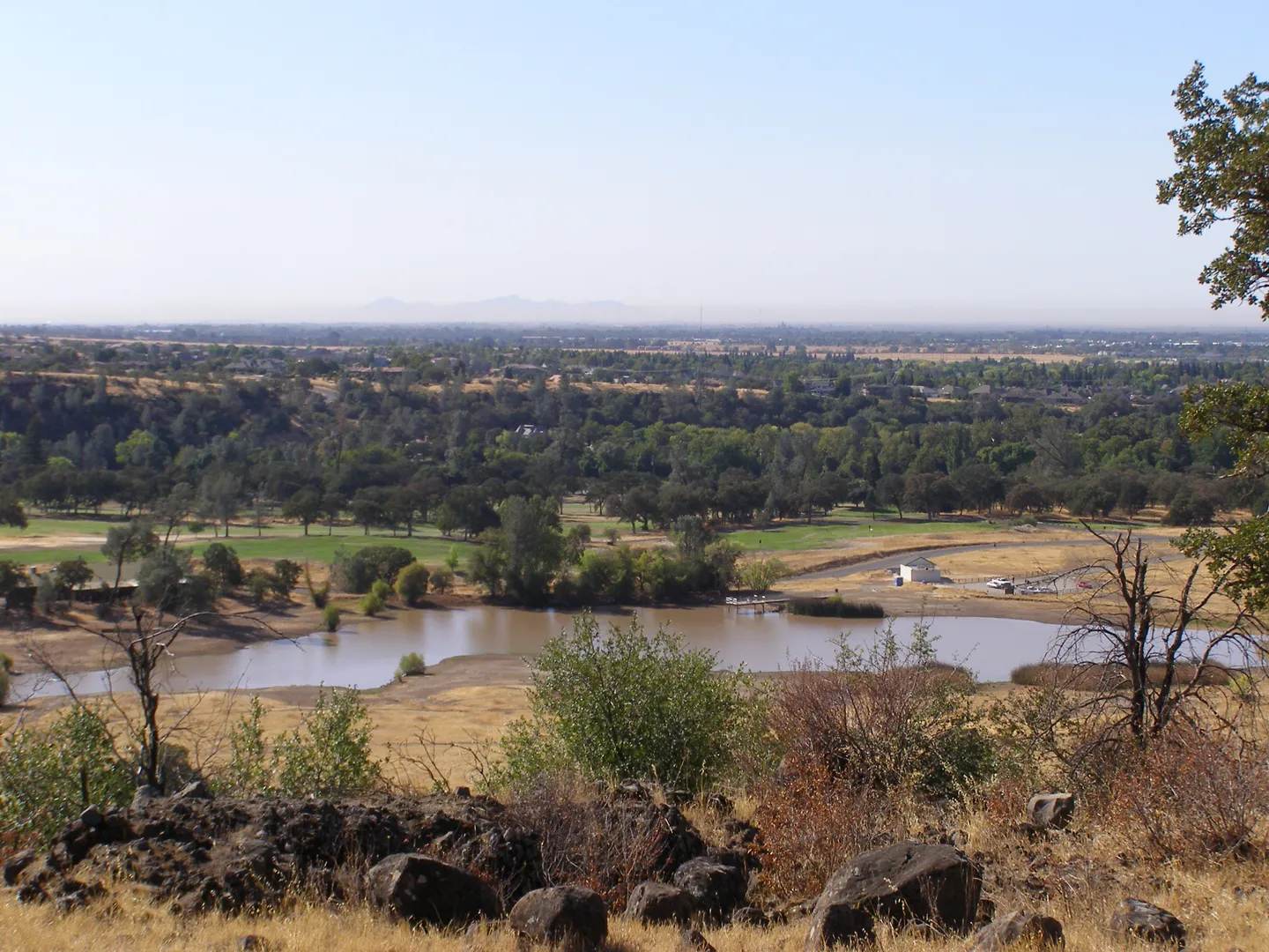 An image depicting the trail Lower Trail and Horseshoe Lake and its surrounding area.