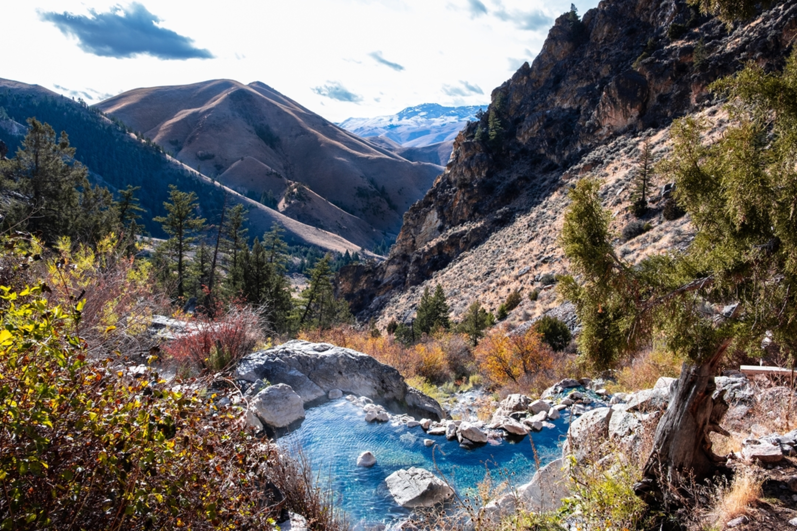 An image depicting the trail Goldbug Hot Springs Trail and its surrounding area.