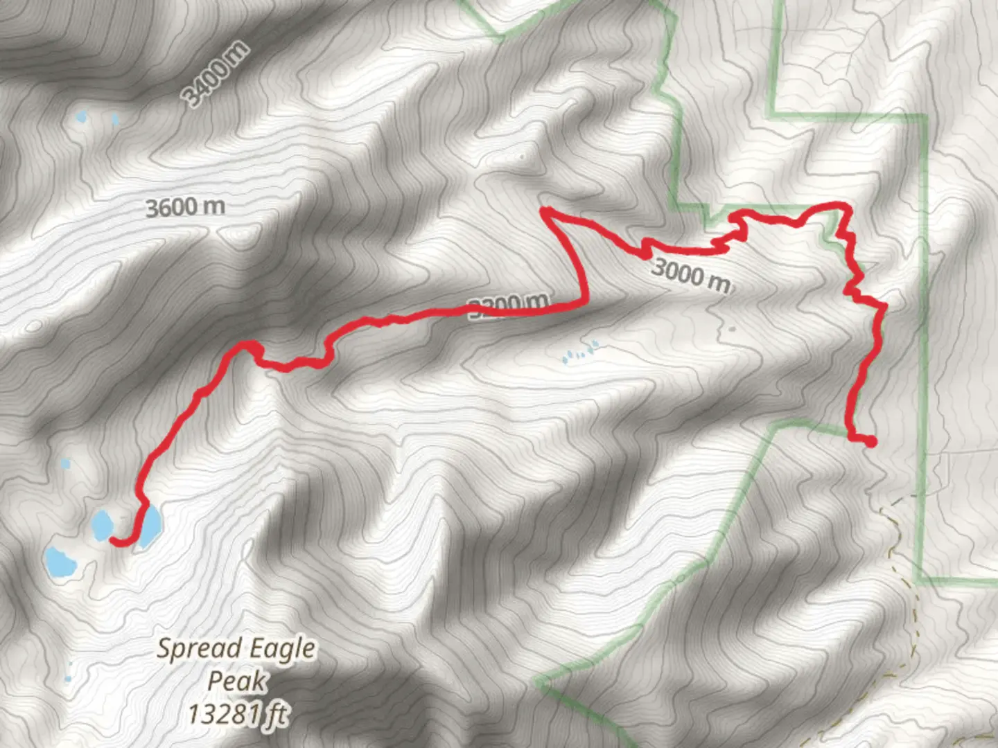 An image depicting the trail Lake of the Clouds and its surrounding area.
