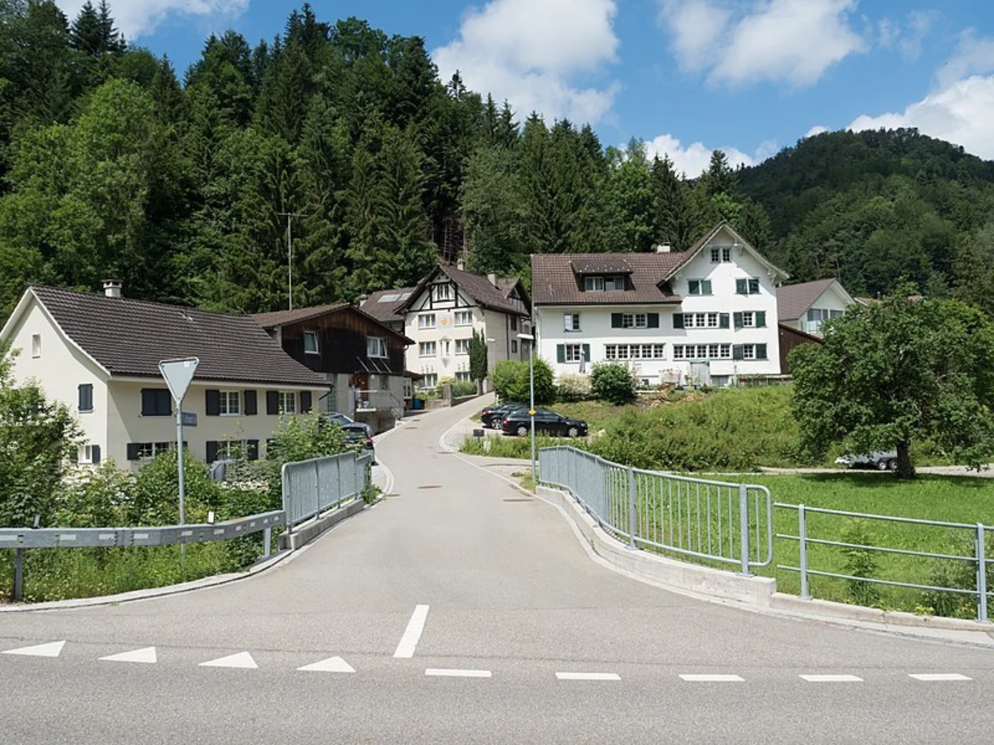 An image depicting the trail Thurgauer Tannzapfenweg Trail and its surrounding area.