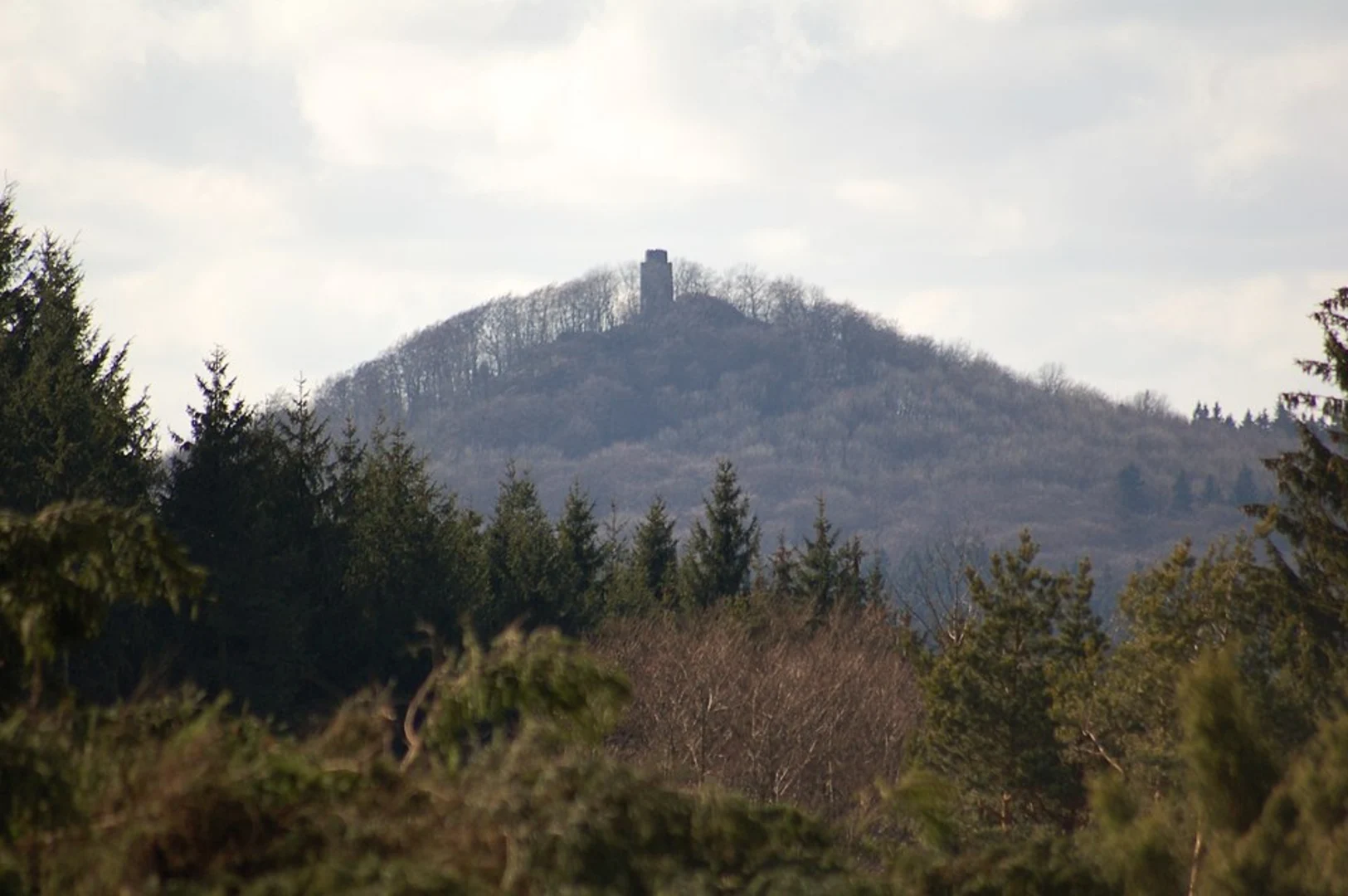 An image depicting the trail Hohe via Unterwegs in Konzen and its surrounding area.