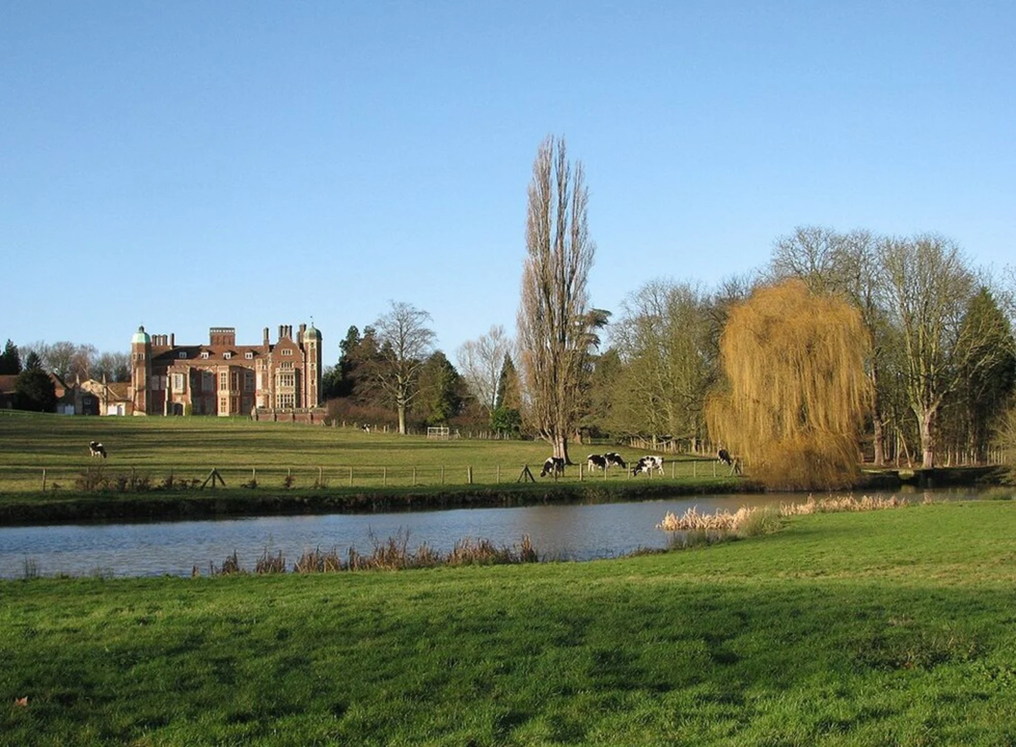 An image depicting the trail Madingley Hall Loop and its surrounding area.