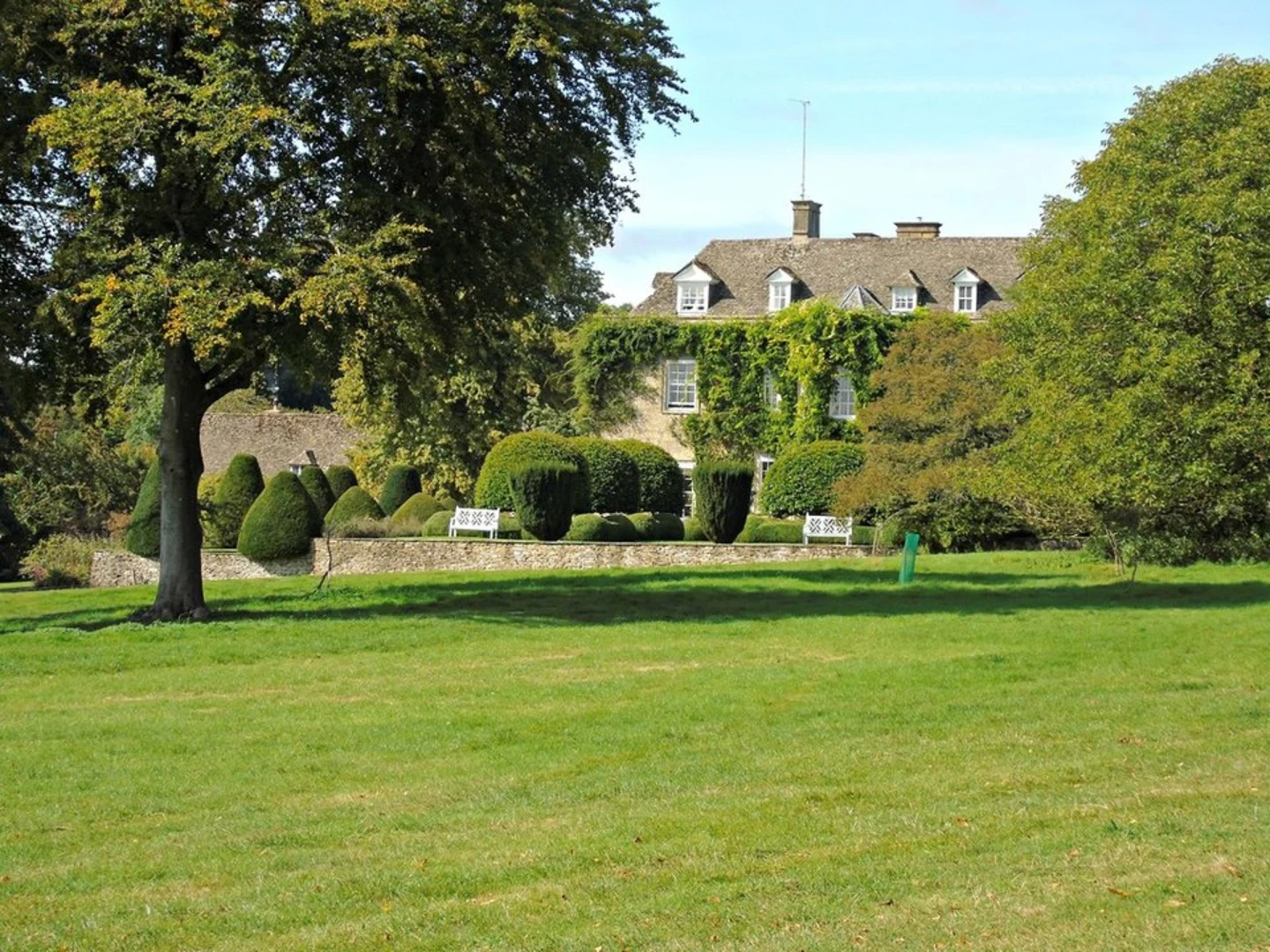 An image depicting the trail Cornwell and Chastleton and its surrounding area.