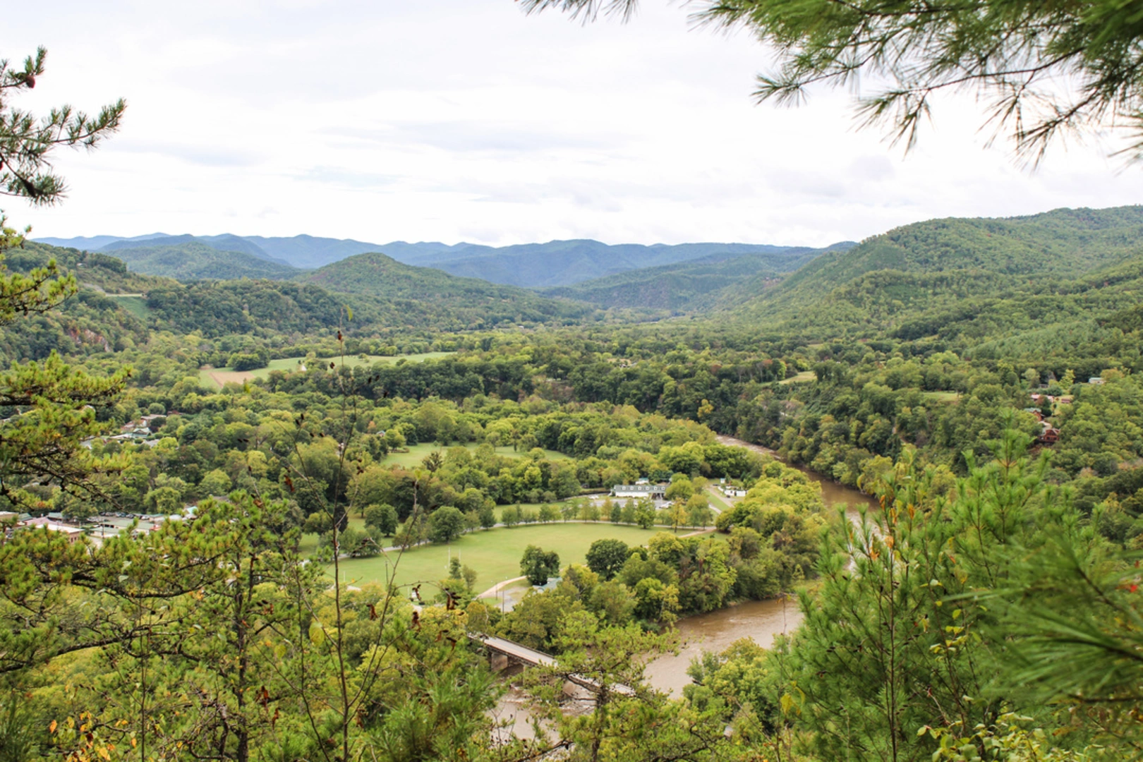 An image depicting the trail Pump Gap Loop Trail and its surrounding area.