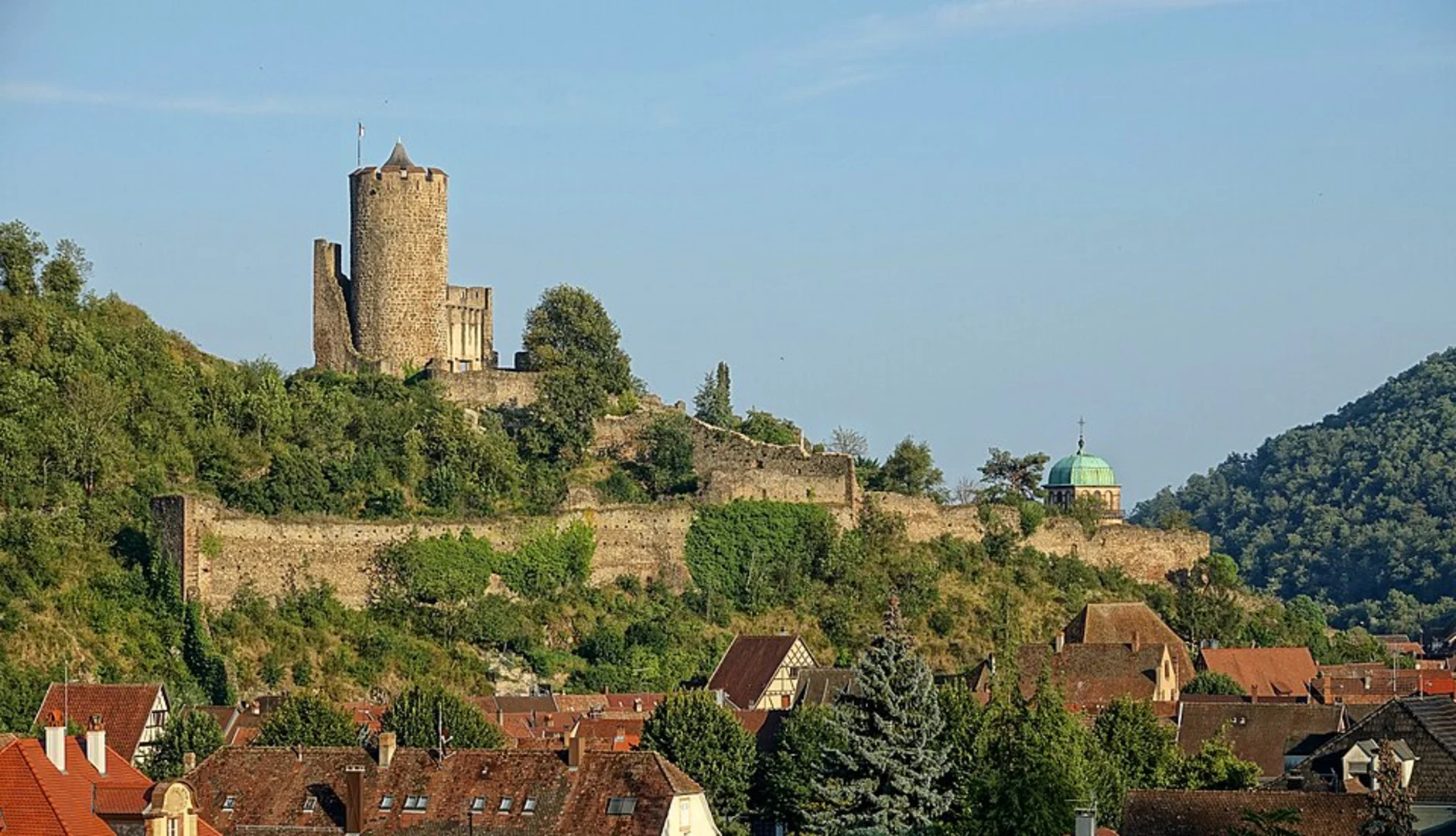 An image depicting the trail Kleiner Kanonenplatz and Fort Carre via Querweg Freiburg-Bodensee and its surrounding area.