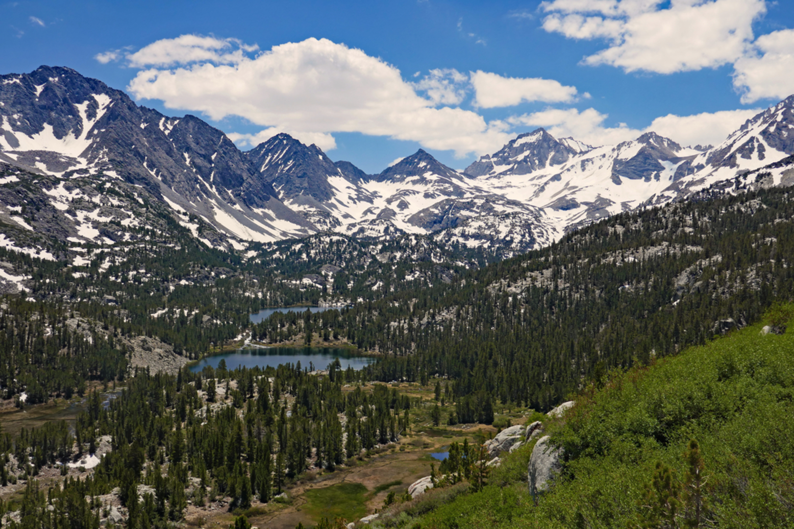 An image depicting the trail Mono Pass Trail and its surrounding area.