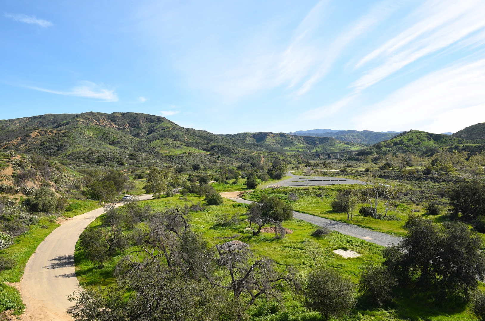 An image depicting the trail Santiago Creek Loop and its surrounding area.
