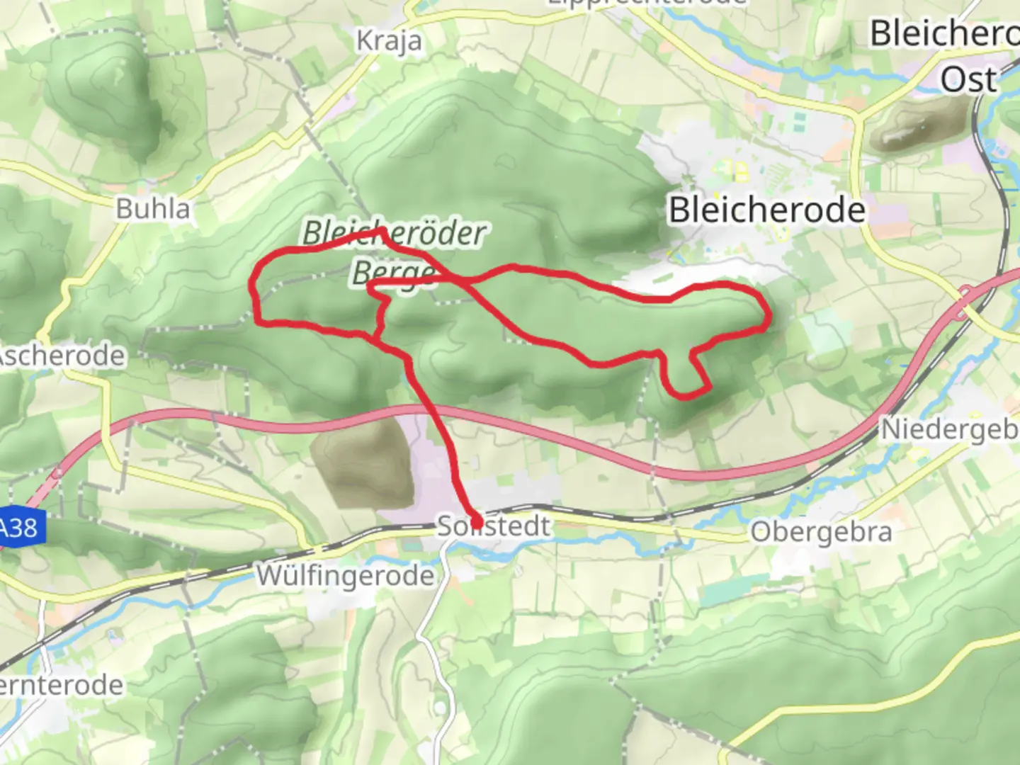 An image depicting the trail Bleicheroder Berge Loop via Sollstedt and its surrounding area.