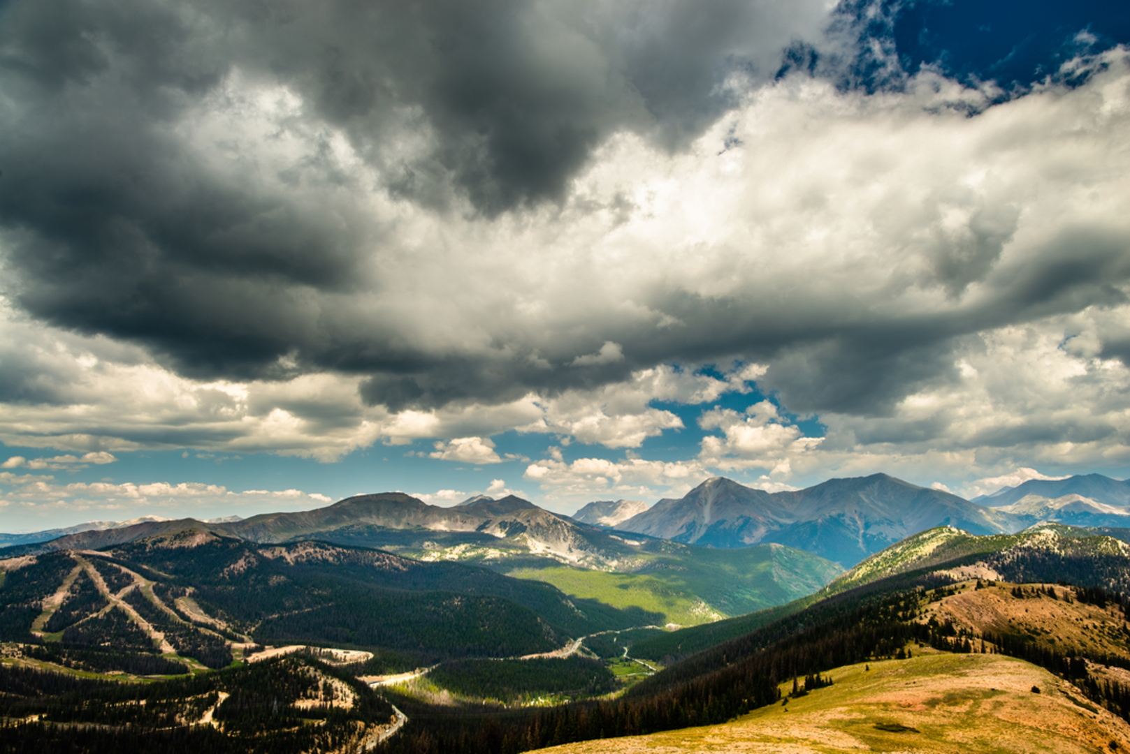 An image depicting the trail Monarch Ridge Trail and its surrounding area.