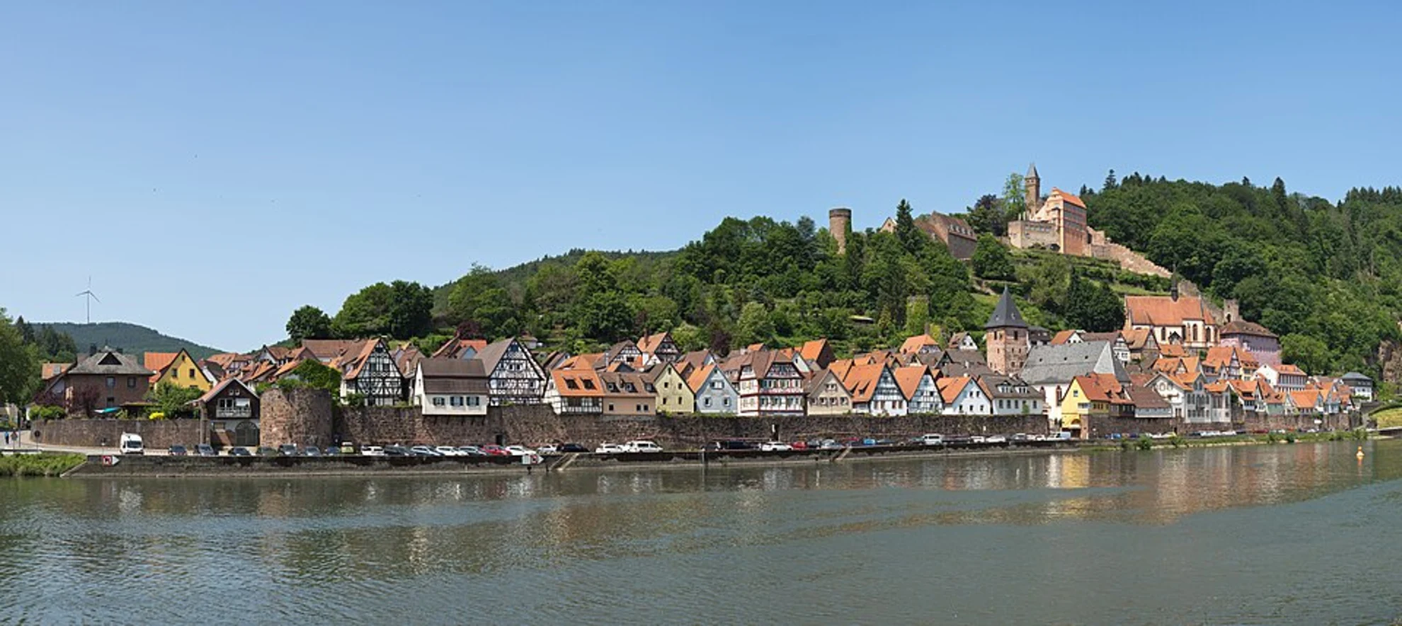 An image depicting the trail Hainbrunn Weg and its surrounding area.