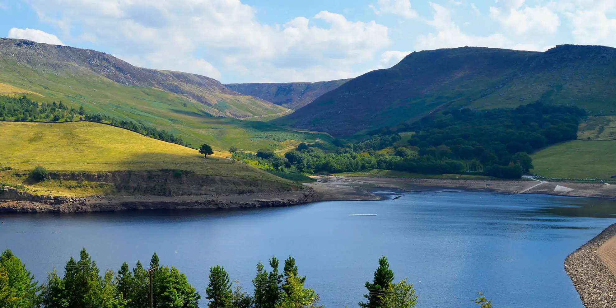 An image depicting the trail Chew Reservoir and Fox Stone from Dovestones and its surrounding area.