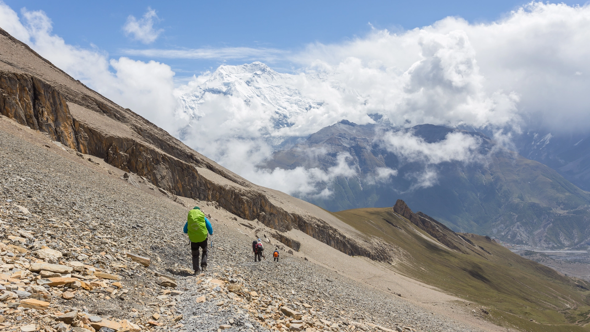 An image depicting the trail Nar Phu Valley Trek and its surrounding area.