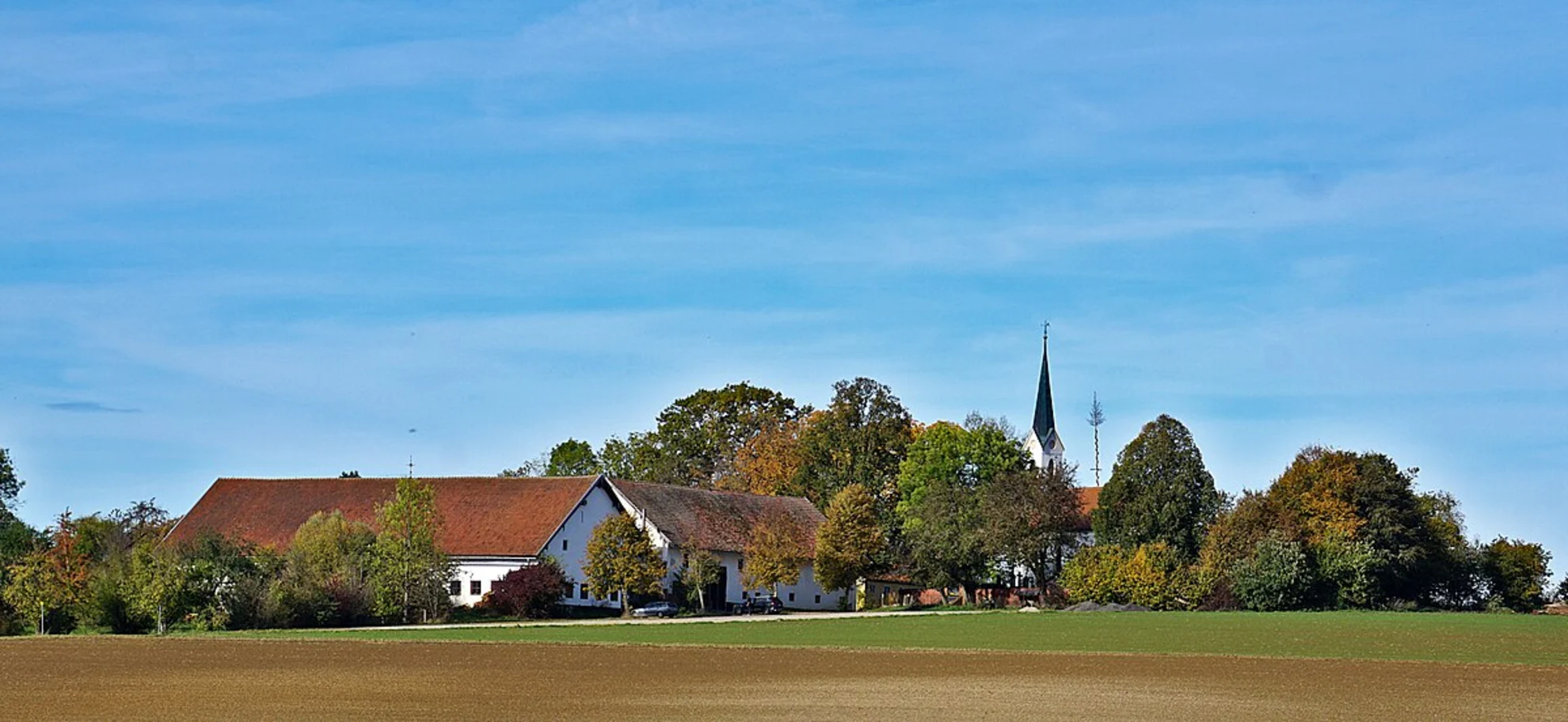 An image depicting the trail Schweinbach via Muehlhof and Weihbuechl and its surrounding area.