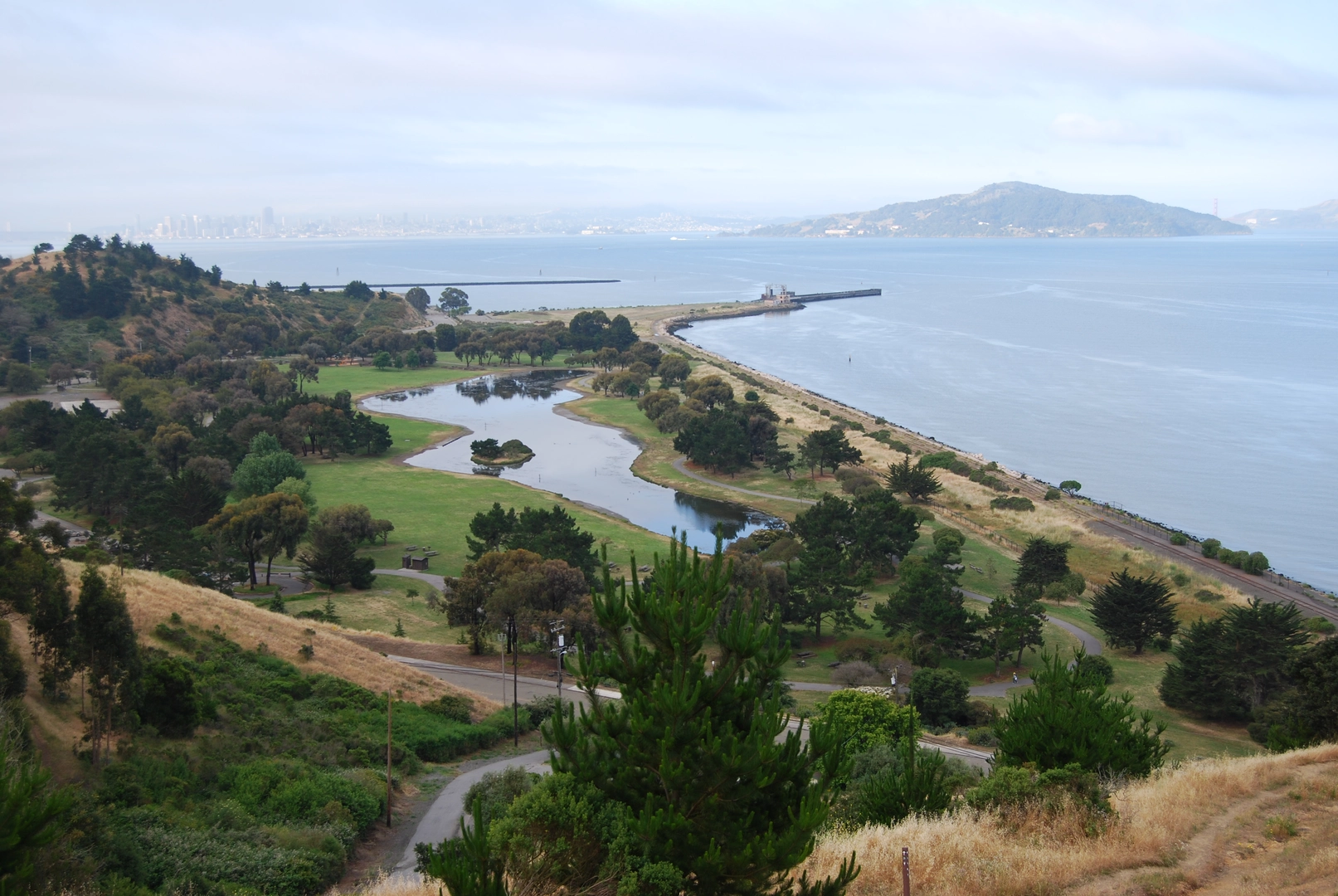 An image depicting the trail Miller - Knox Regional Shoreline and its surrounding area.