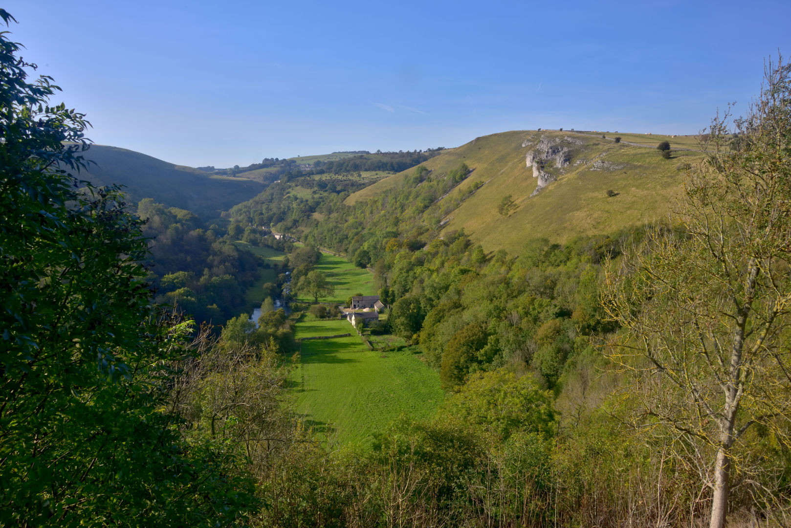 An image depicting the trail Tideswell Dales Trail and its surrounding area.