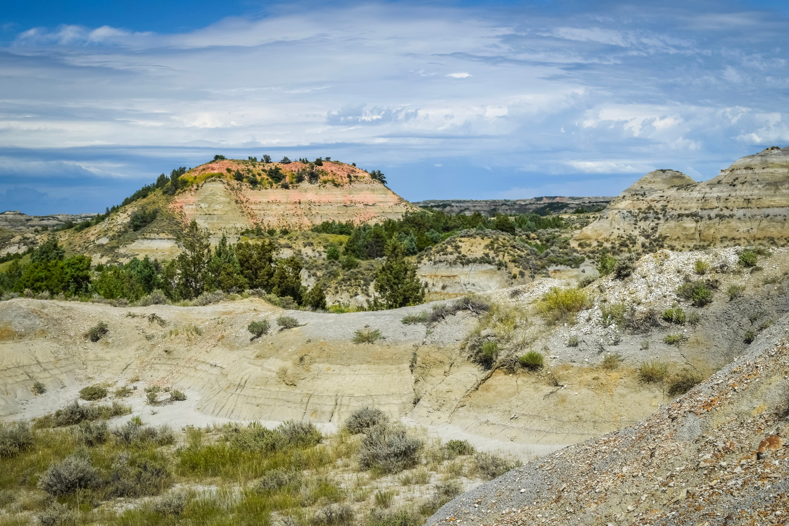 An image depicting the trail Maah Daah Hey Trail and its surrounding area.