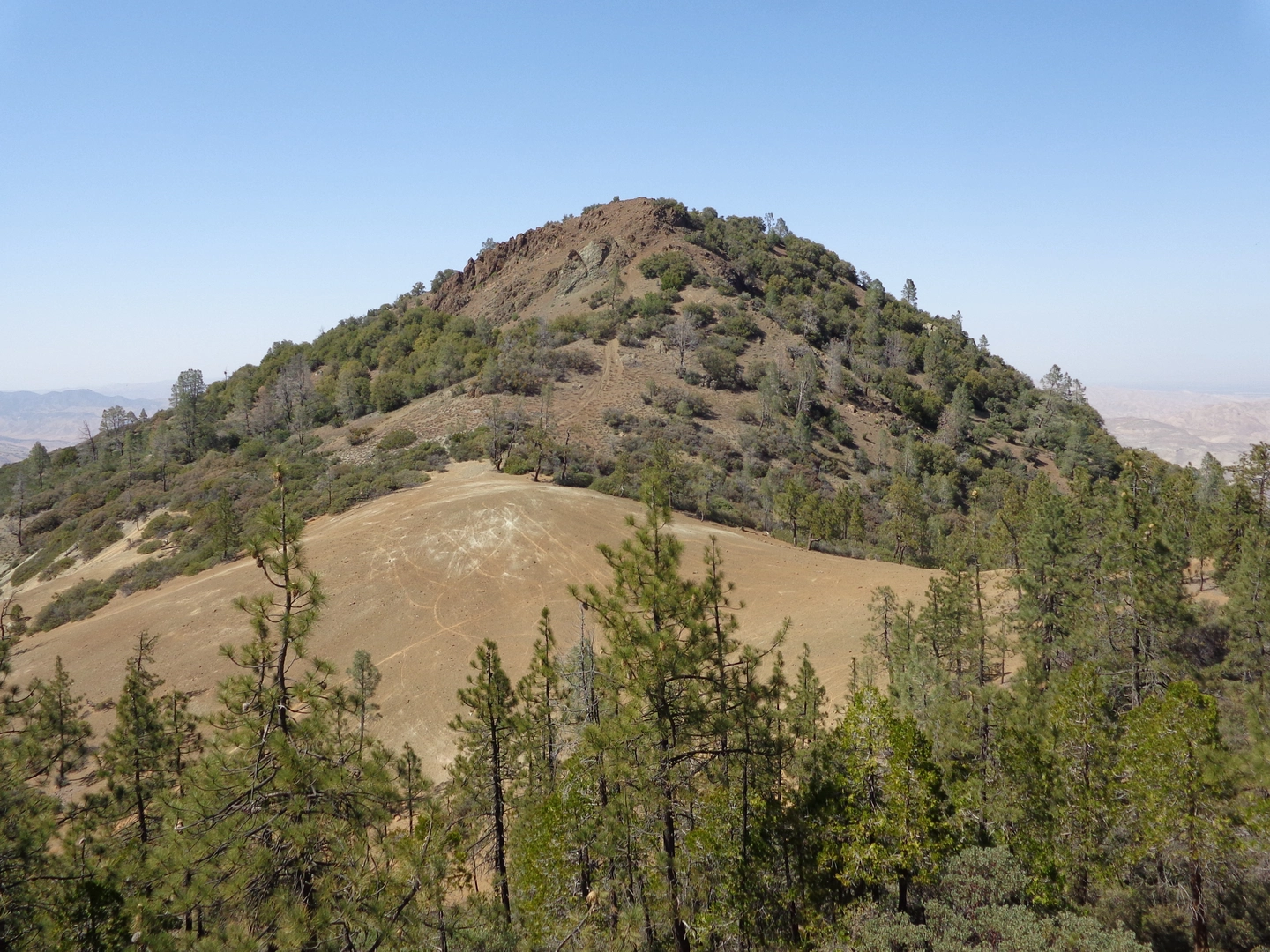 An image depicting the trail Mount Sampson Trail and its surrounding area.
