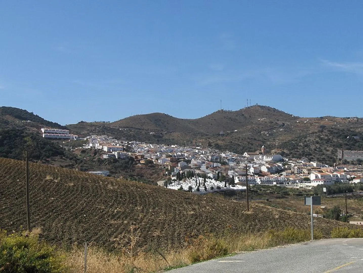 An image depicting the trail Casabermeja - Cerro de Mallén and its surrounding area.
