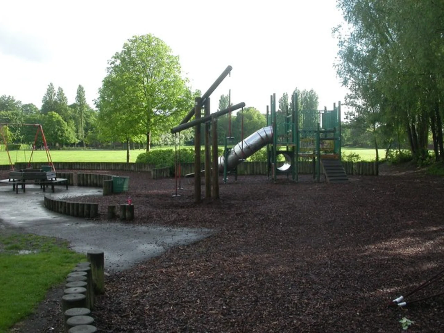 An image depicting the trail Manchester Ship Canal and Longford Park Walk and its surrounding area.