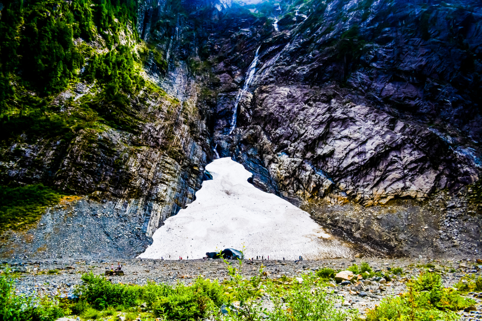 An image depicting the trail Ice Caves Trail and its surrounding area.