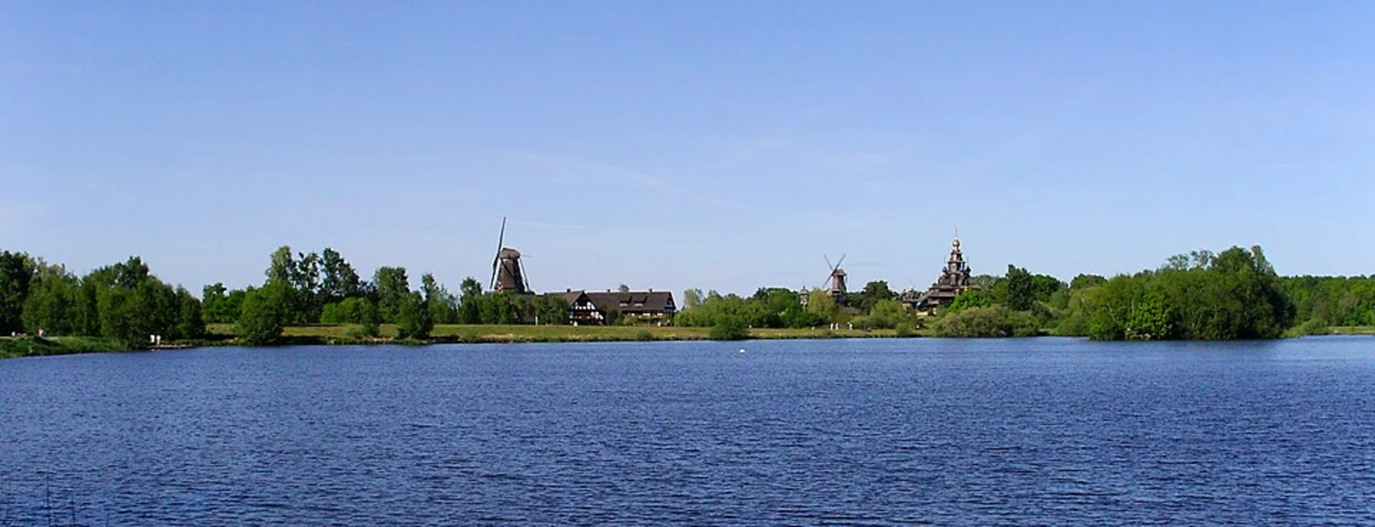 An image depicting the trail Nettelnbrecker See and Heddinghauser See via Gunneweg and Franz Dirksmeyer-Brücke and its surrounding area.