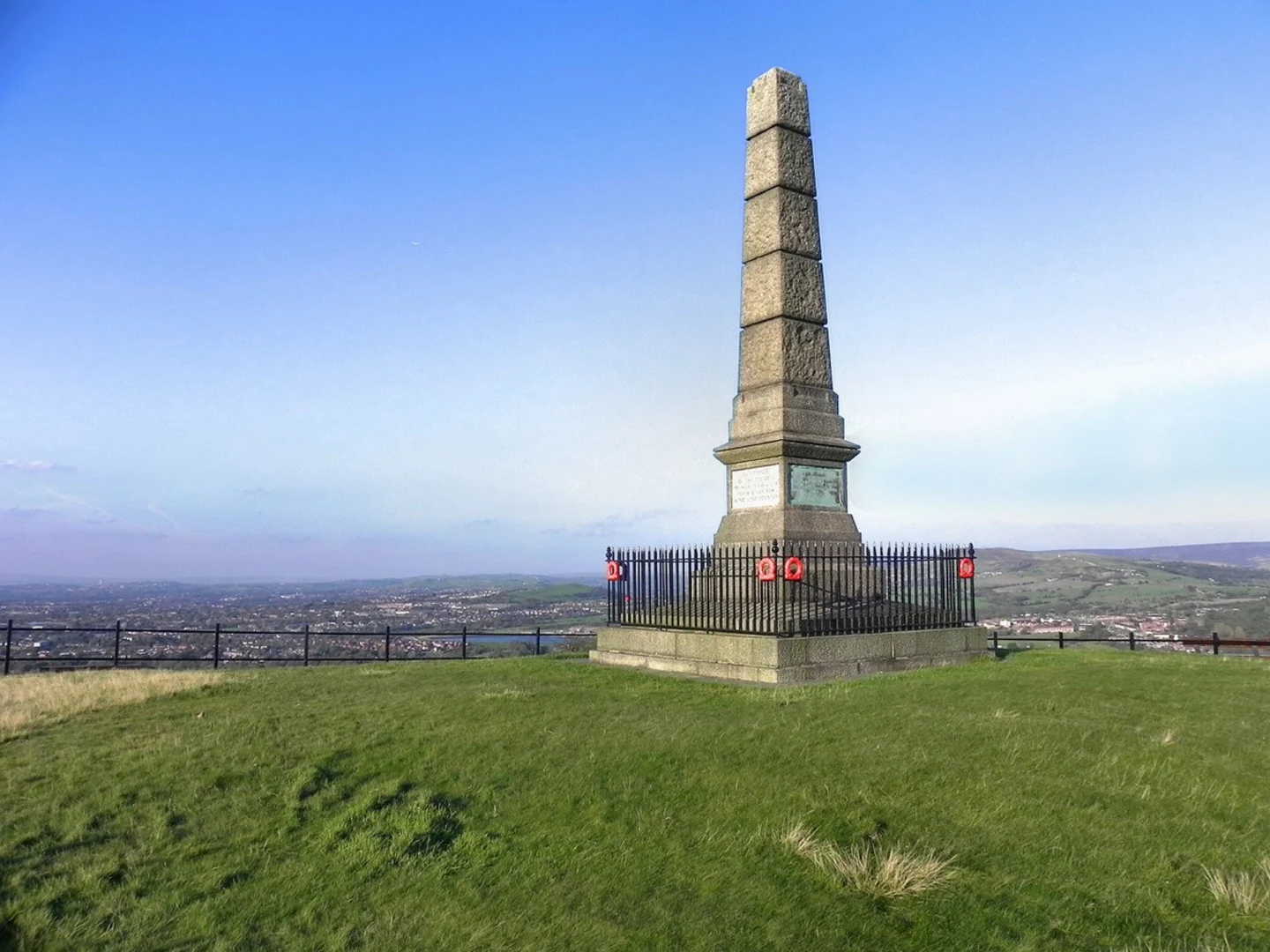 An image depicting the trail Werneth Low Loop and its surrounding area.