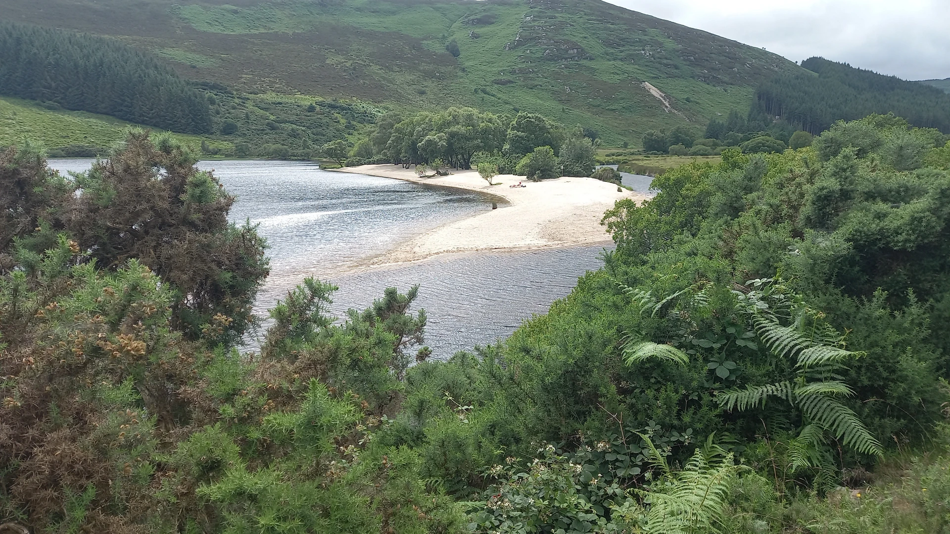 An image depicting the trail Luggala Lake Dan and Inchavore and its surrounding area.