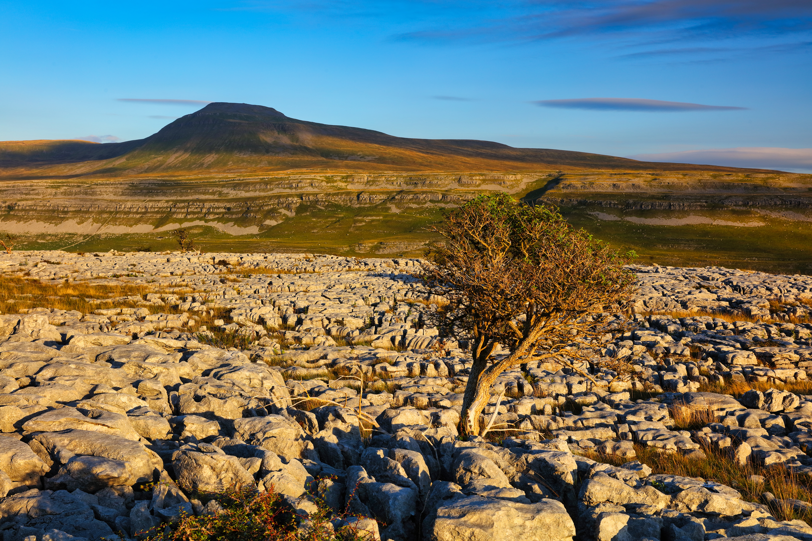 An image depicting the trail Yorkshire 3 Peaks Challenge and its surrounding area.