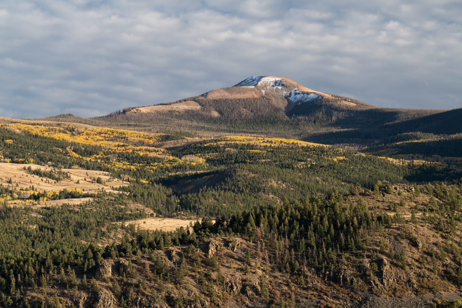 An image depicting the trail West Bear Trail and its surrounding area.