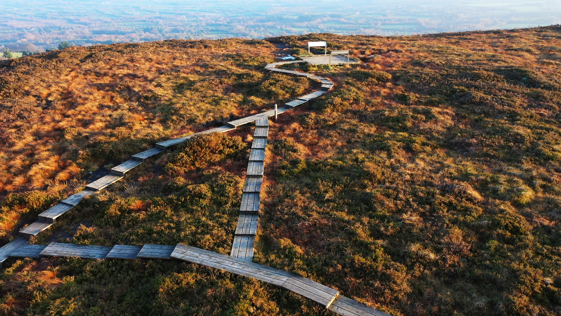 An image depicting the trail Ridge of Capard - Viewing Platform Loop and its surrounding area.