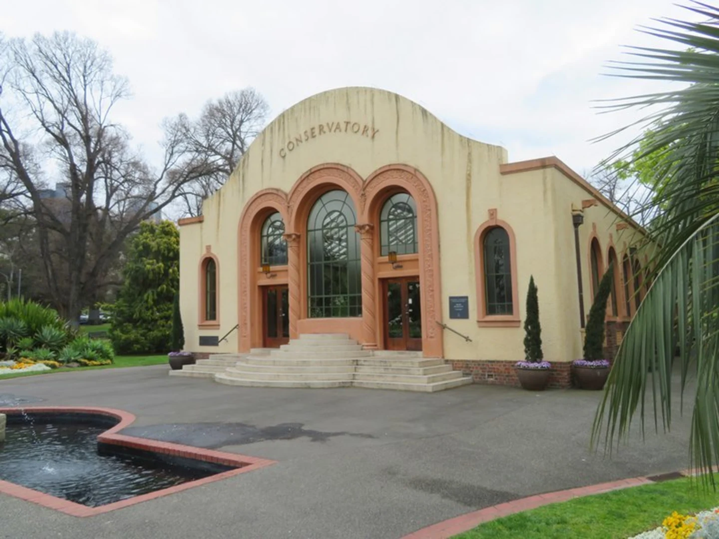 An image depicting the trail Fitzroy Gardens Walk and its surrounding area.